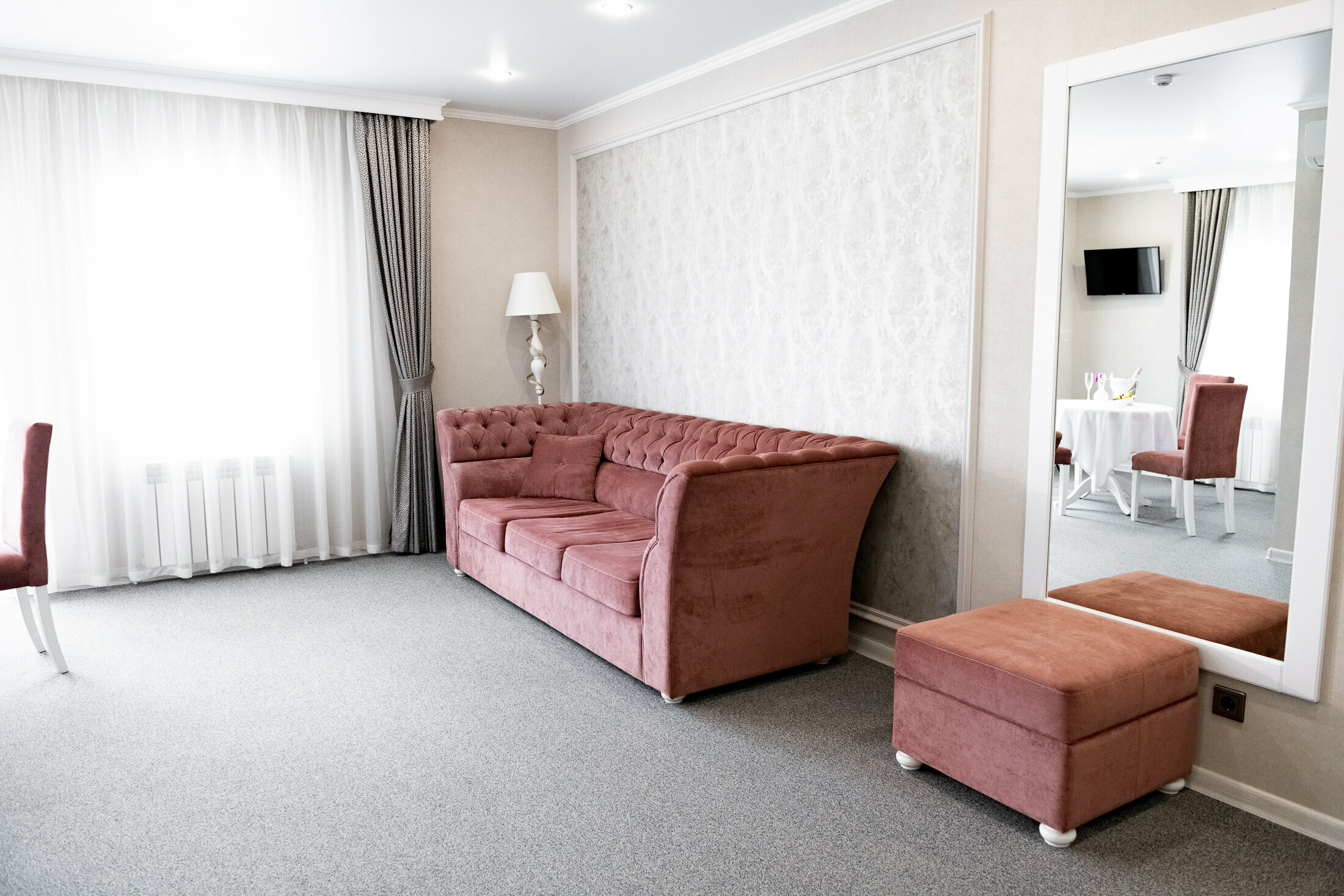 Люкс с кроватью размера «king-size» и гидромассажной ванной