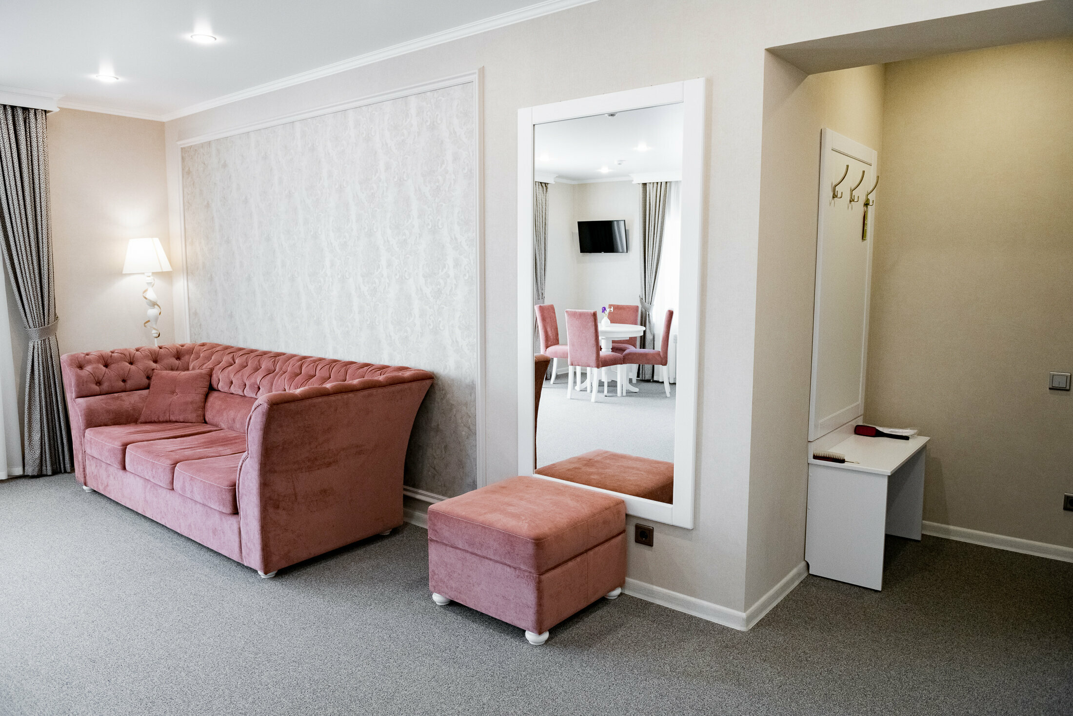 Люкс с кроватью размера «king-size» и гидромассажной ванной