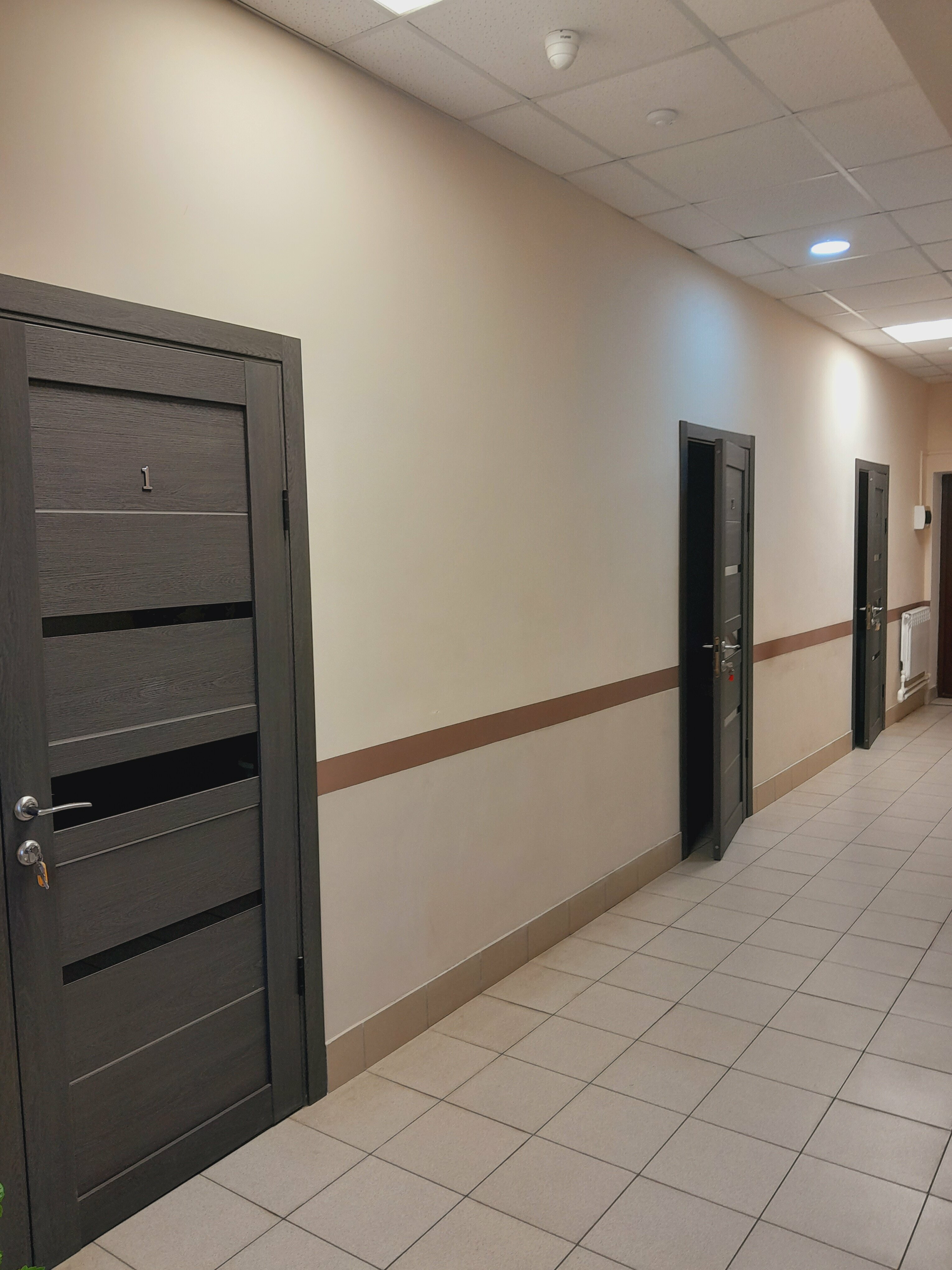 Двухместный номер с 2 отдельными кроватями и общим туалетом