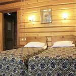Номер стандарт с 2 односпальными кроватями в деревянном коттедже в Колыба