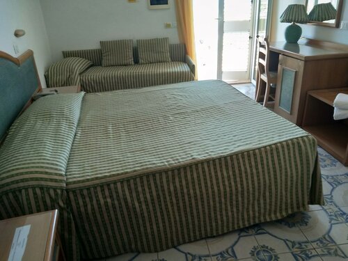 Стандартный трехместный номер в Hotel Terme Tramonto d'oro