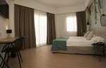 Номер с 2 односпальными кроватями, балкон в Hotel Tora