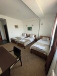 Трехместный номер «Классик» в Moj Hotel