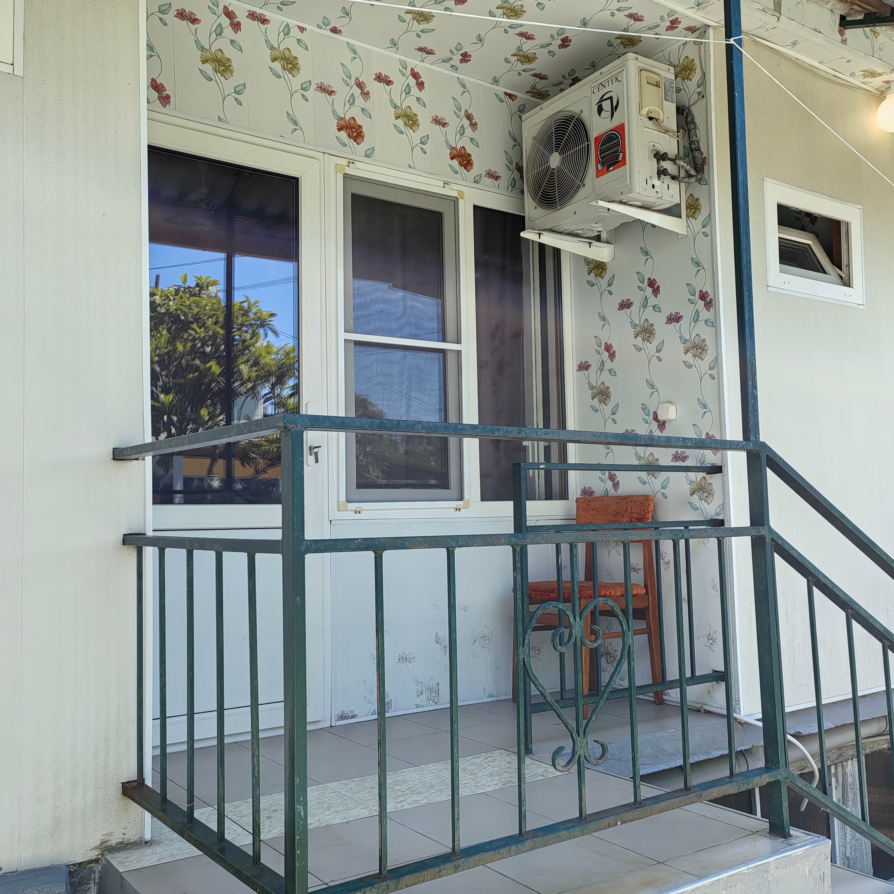 Трехместный номер «Комфорт» с душем