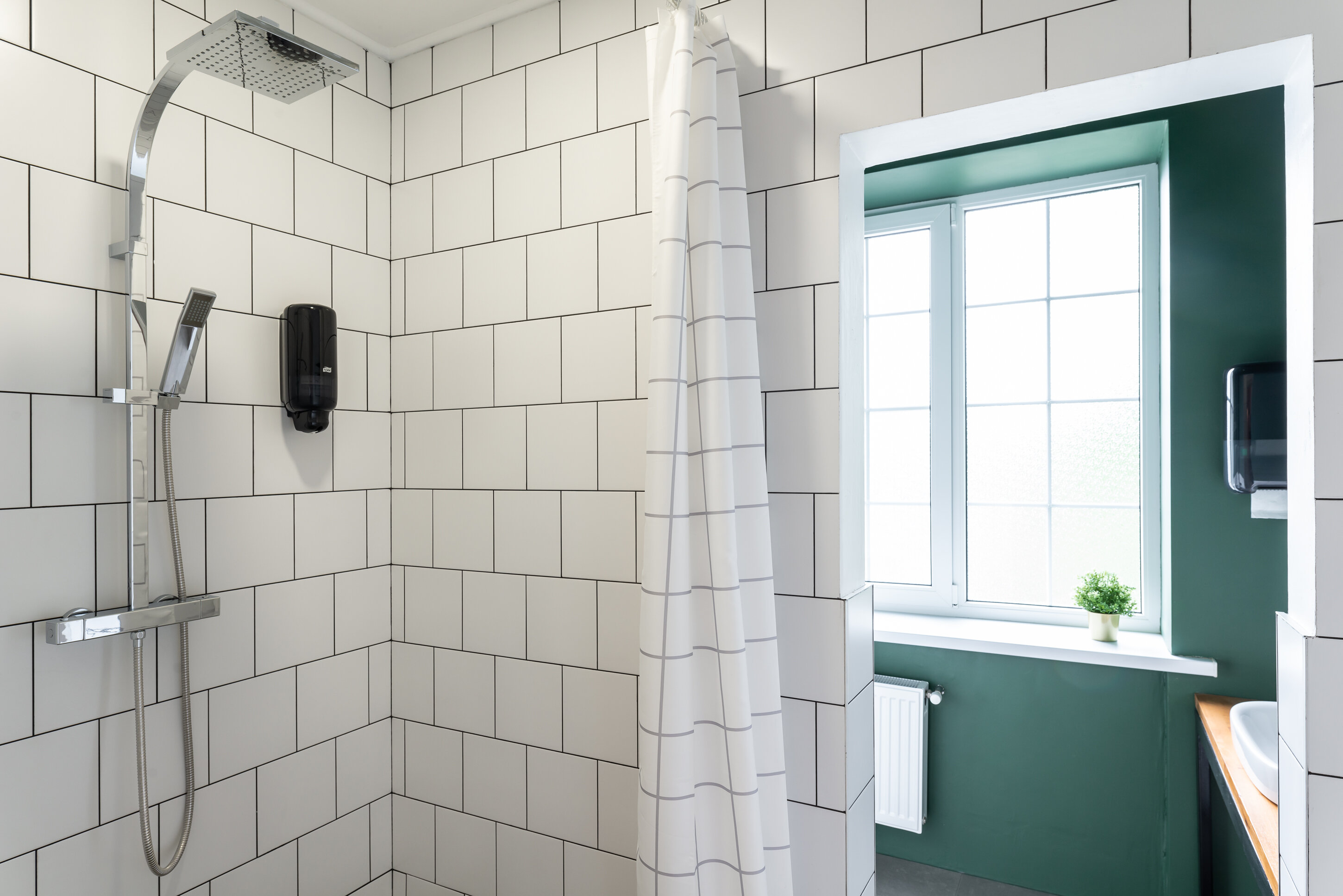 Эконом 2- местный TWIN с общим санузлом (душ и туалет на два номера)