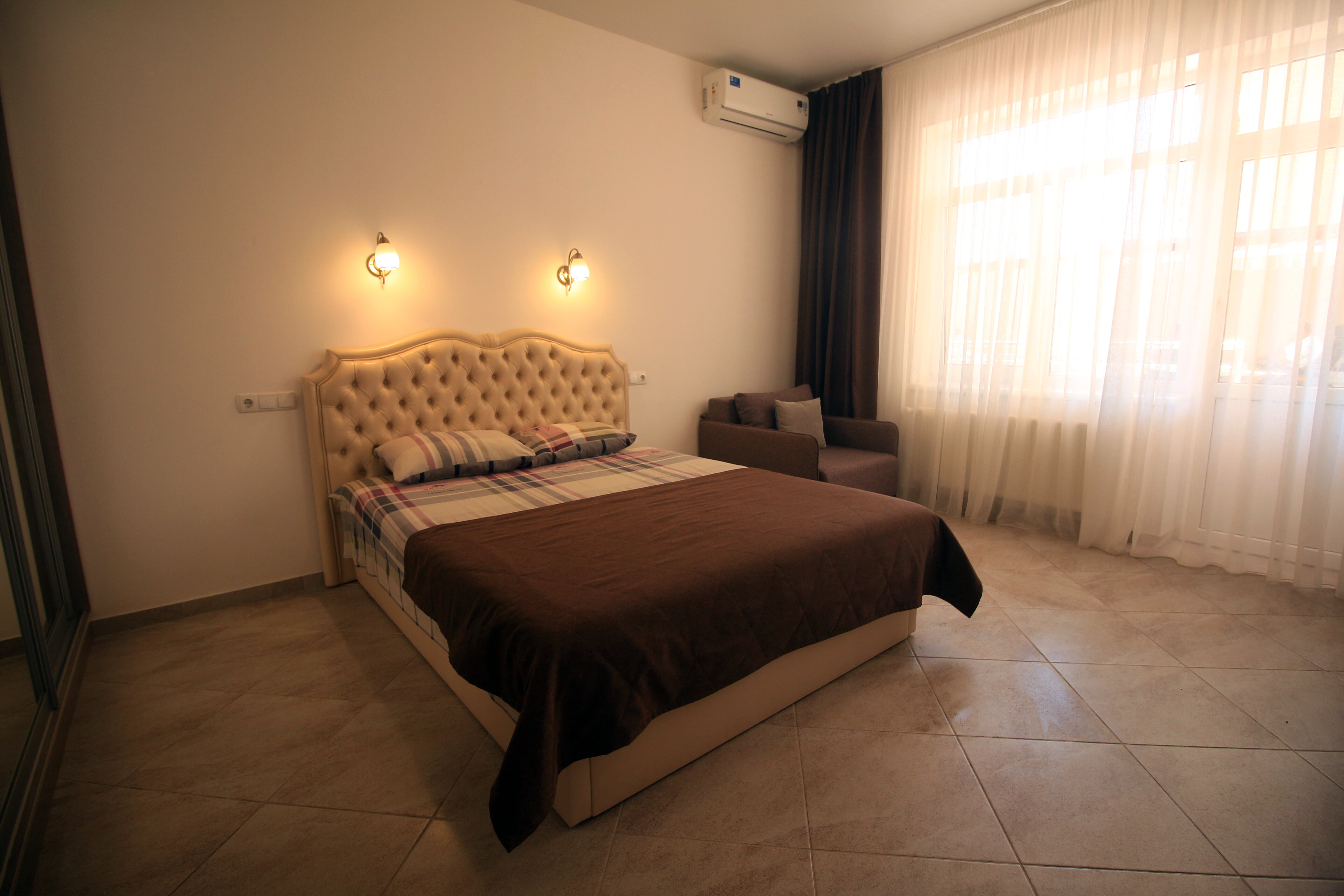 Трехместный номер с балконом