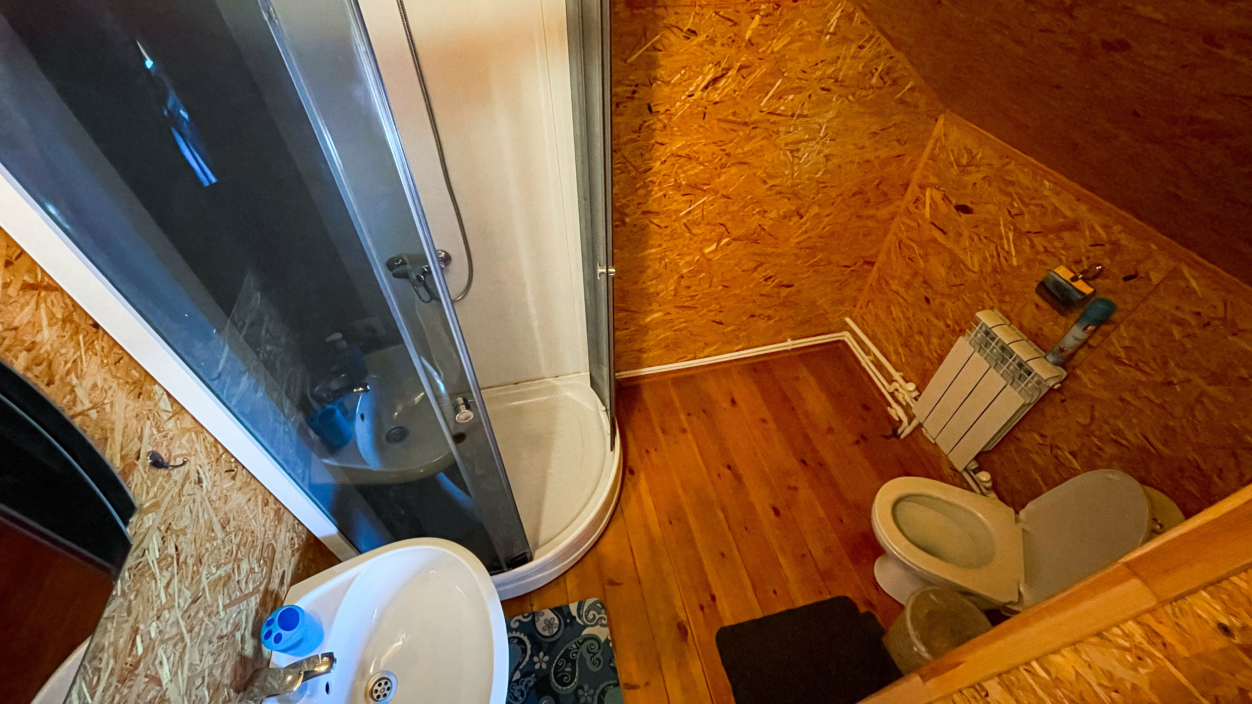 Семейный номер с общей ванной комнатой