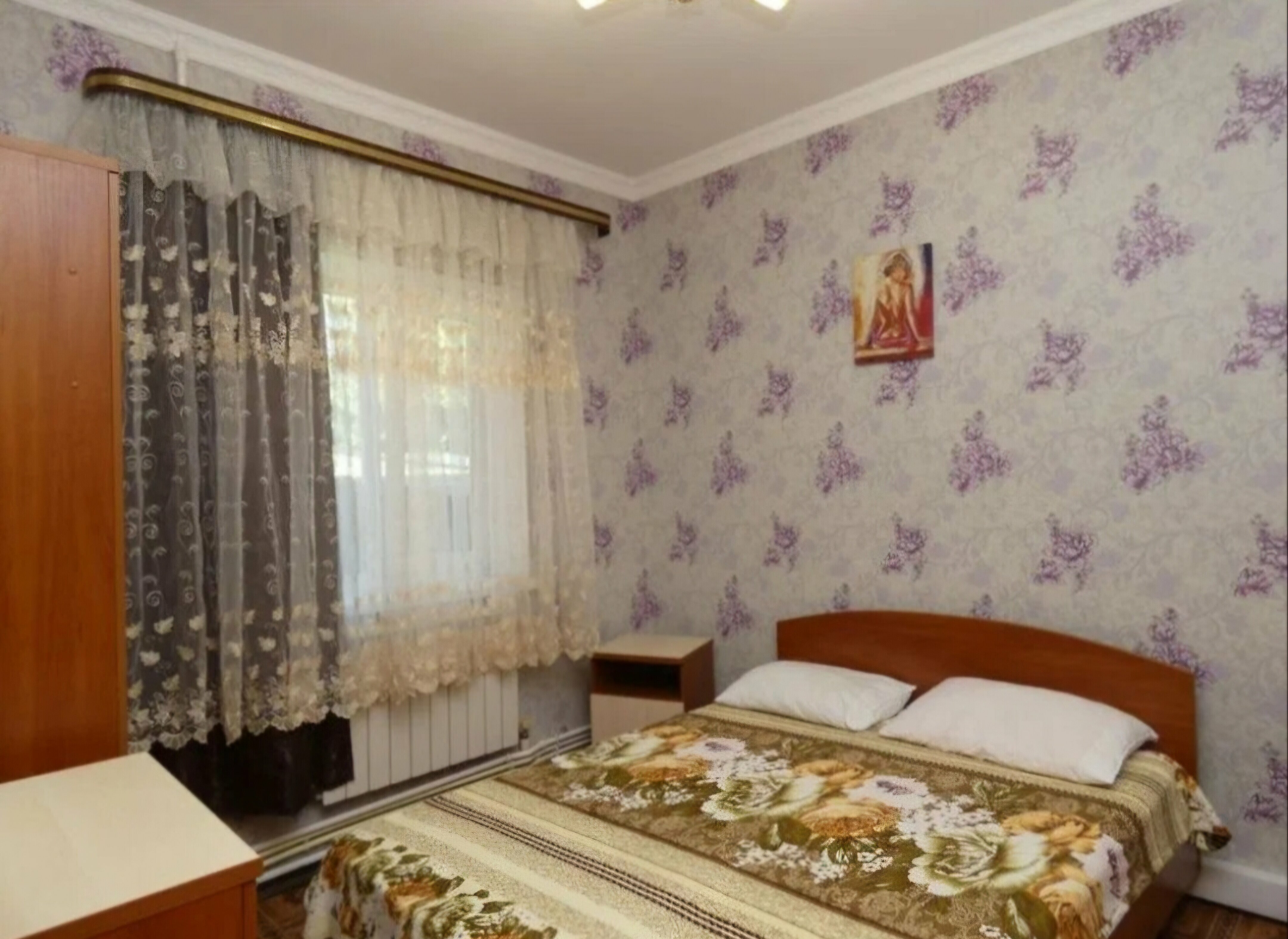 Семейный номер с общей ванной комнатой