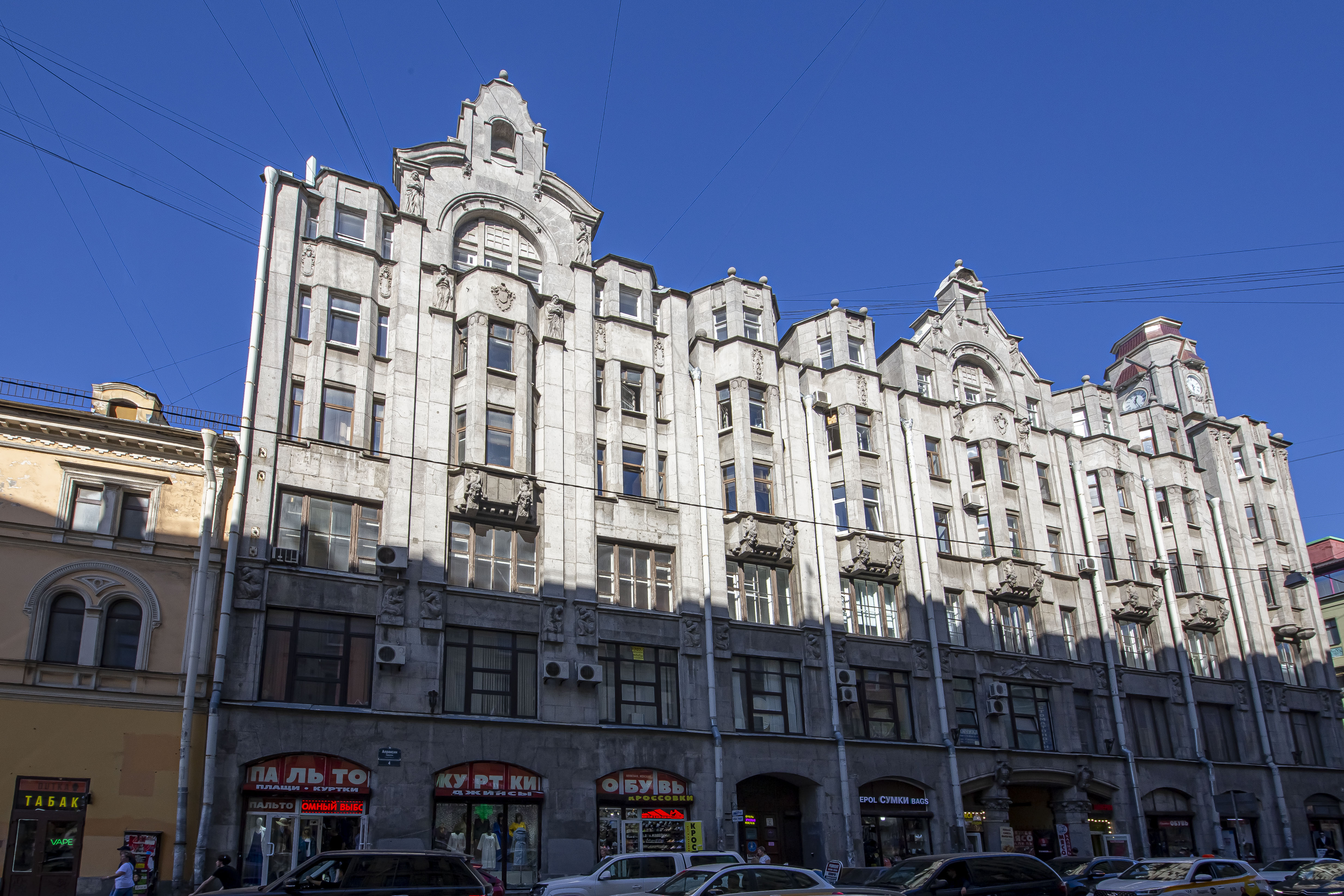 Односпальная кровать в общем номере для женщин