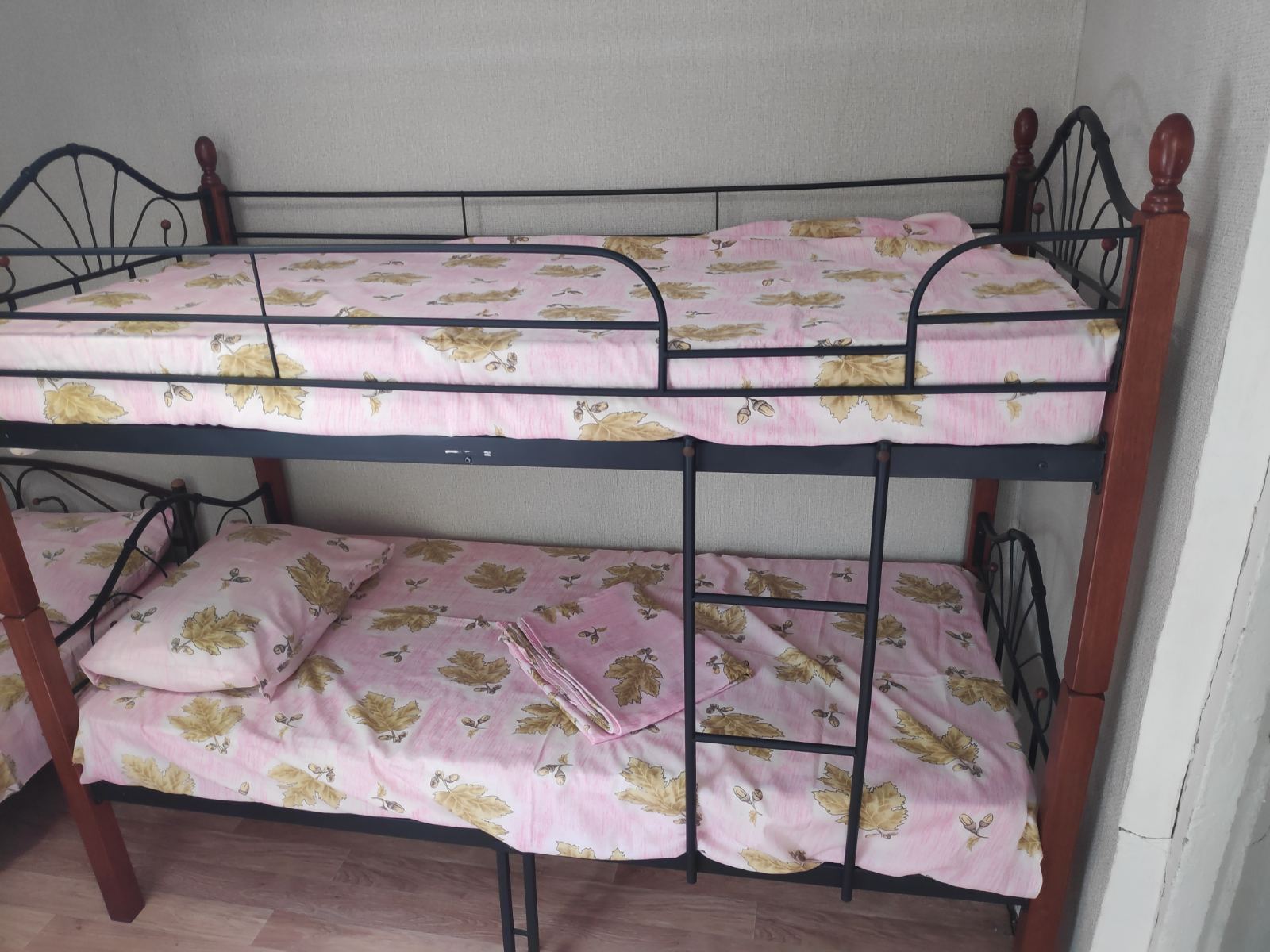 Четырехместный номер с ванной комнатой