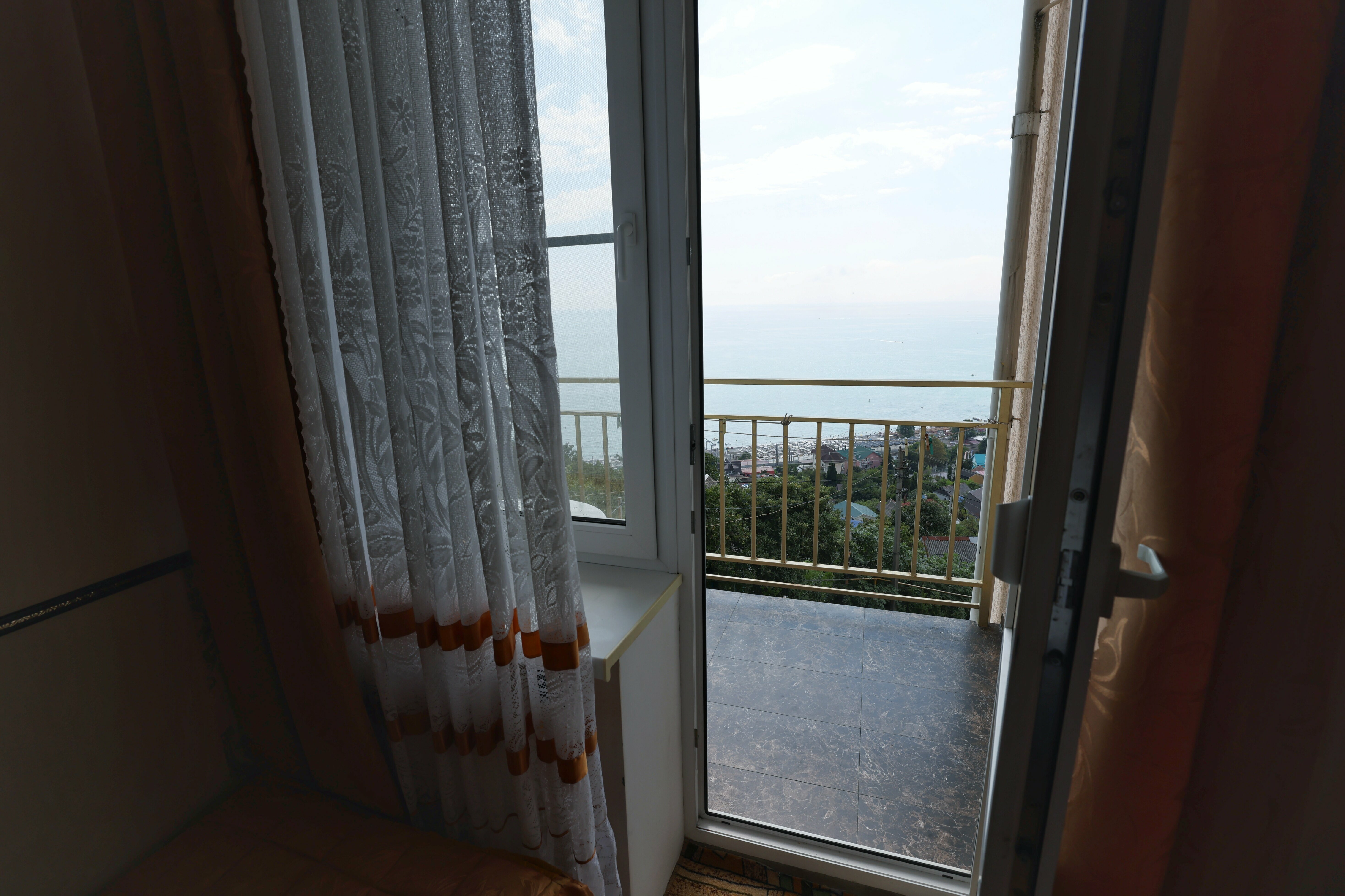 Трехместный номер с балконом и видом на море