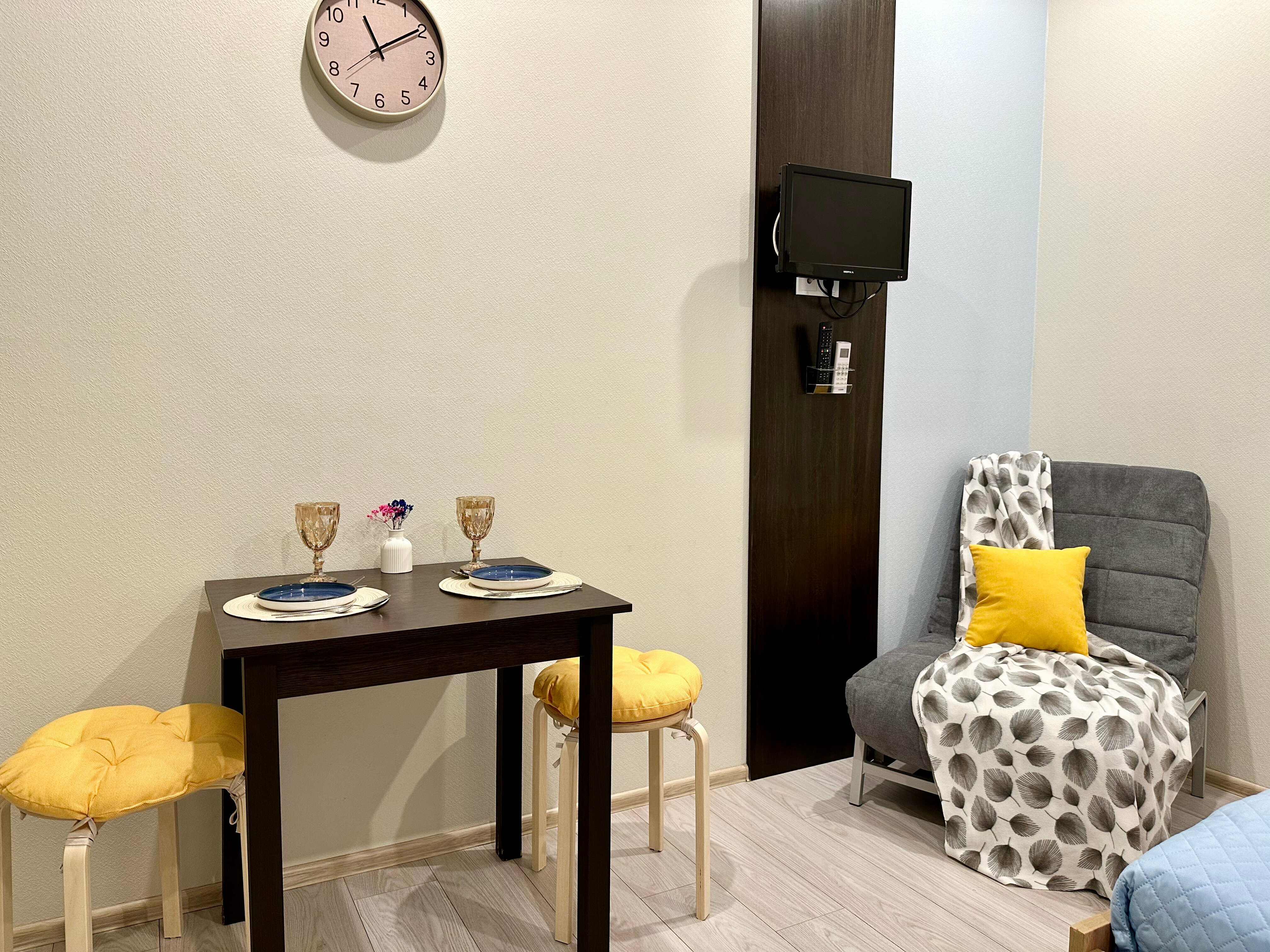 Двухместный номер с двуспальной кроватью и дополнительной кроватью