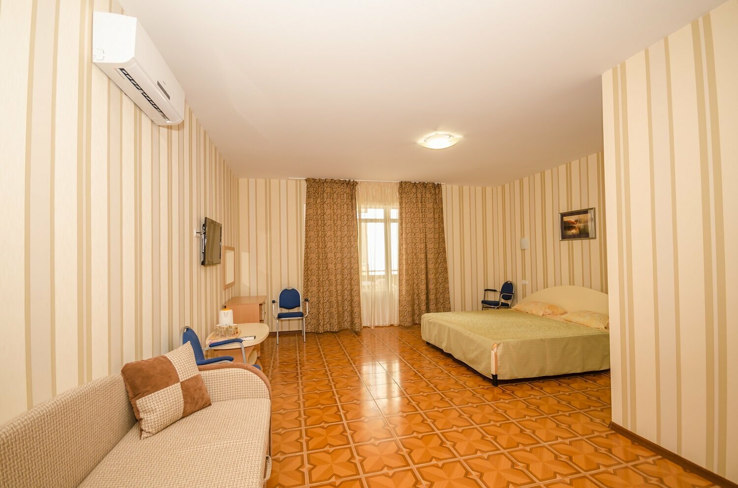 Номер-студия Делюкс с кроватью размера «king-size»