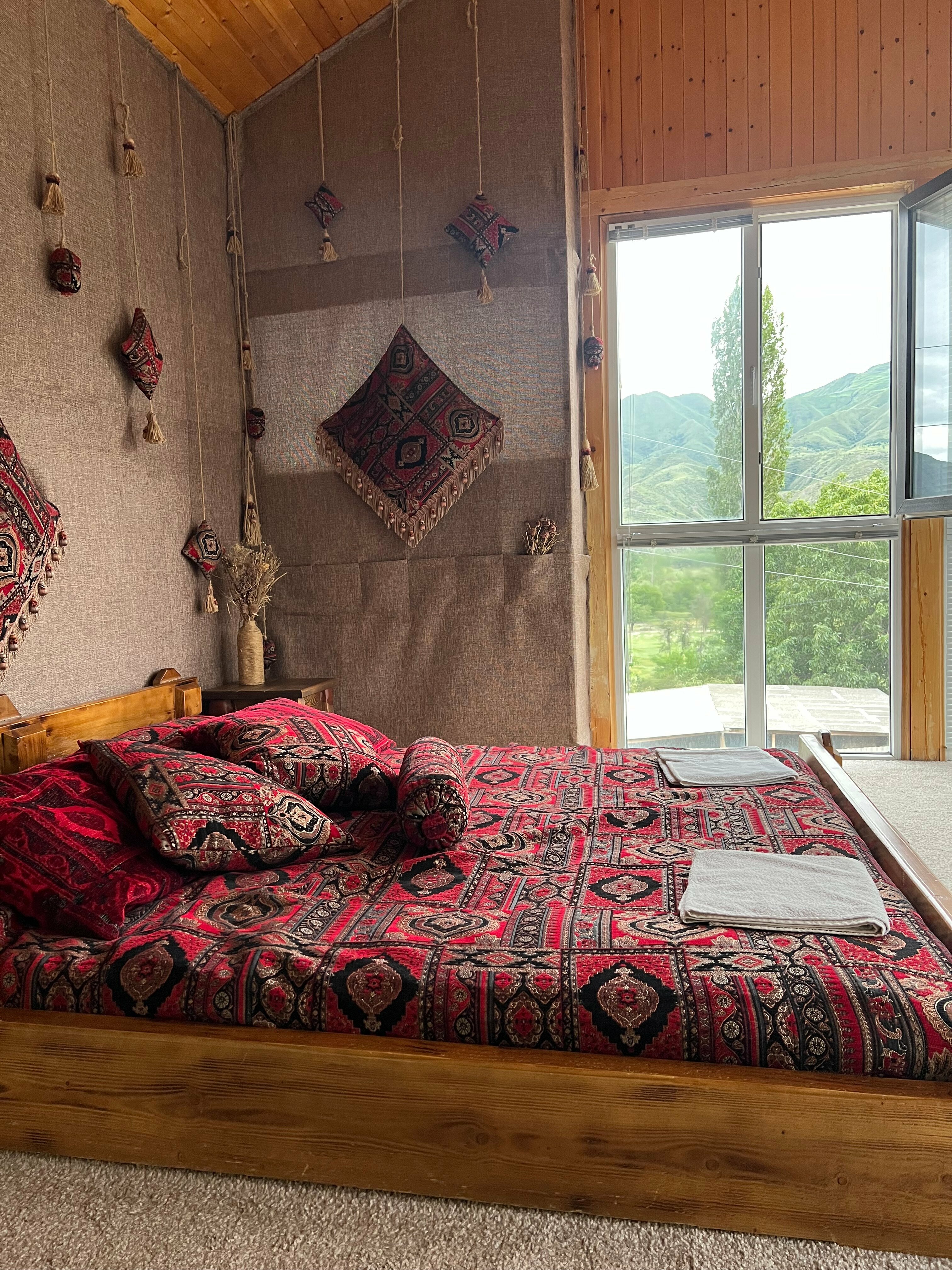 Двухместный номер с 1 кроватью или 2 отдельными кроватями, вид на горы