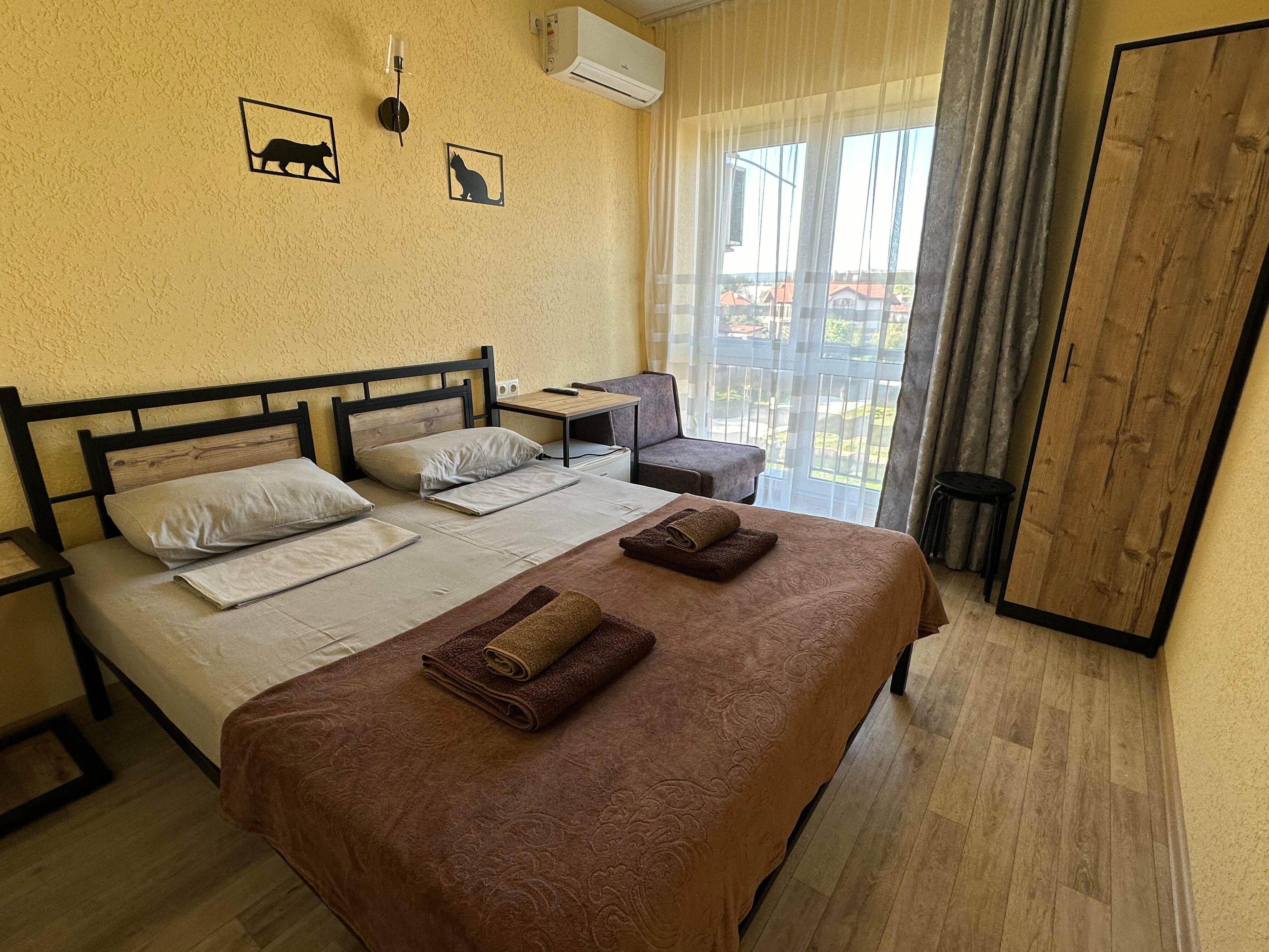 Двухместный номер с 1 кроватью или 2 отдельными кроватями и дополнительной кроватью