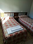 Номер с 2 односпальными кроватями, общая ванная комната в Hostal La Estrada Restaurante