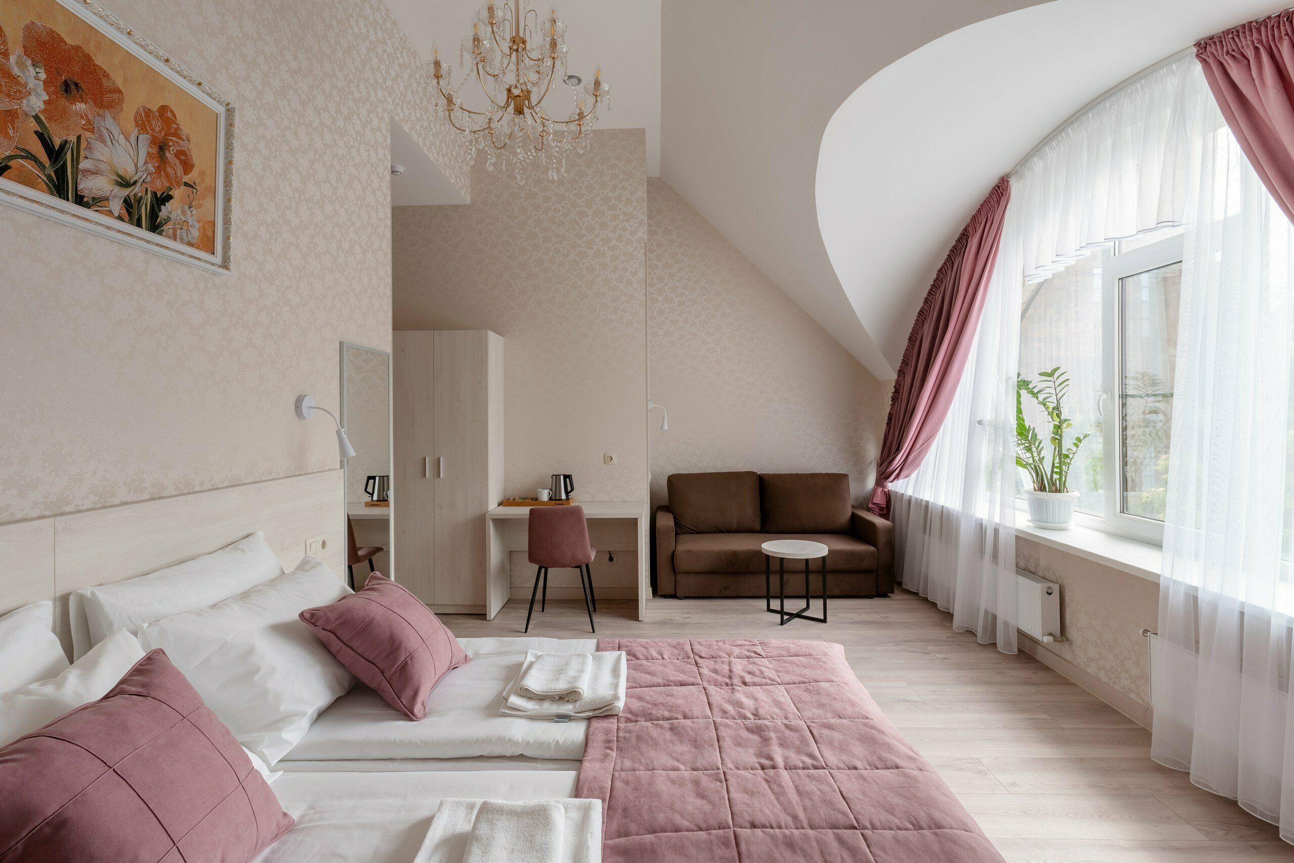 № 302 Семейный Люкс с диваном