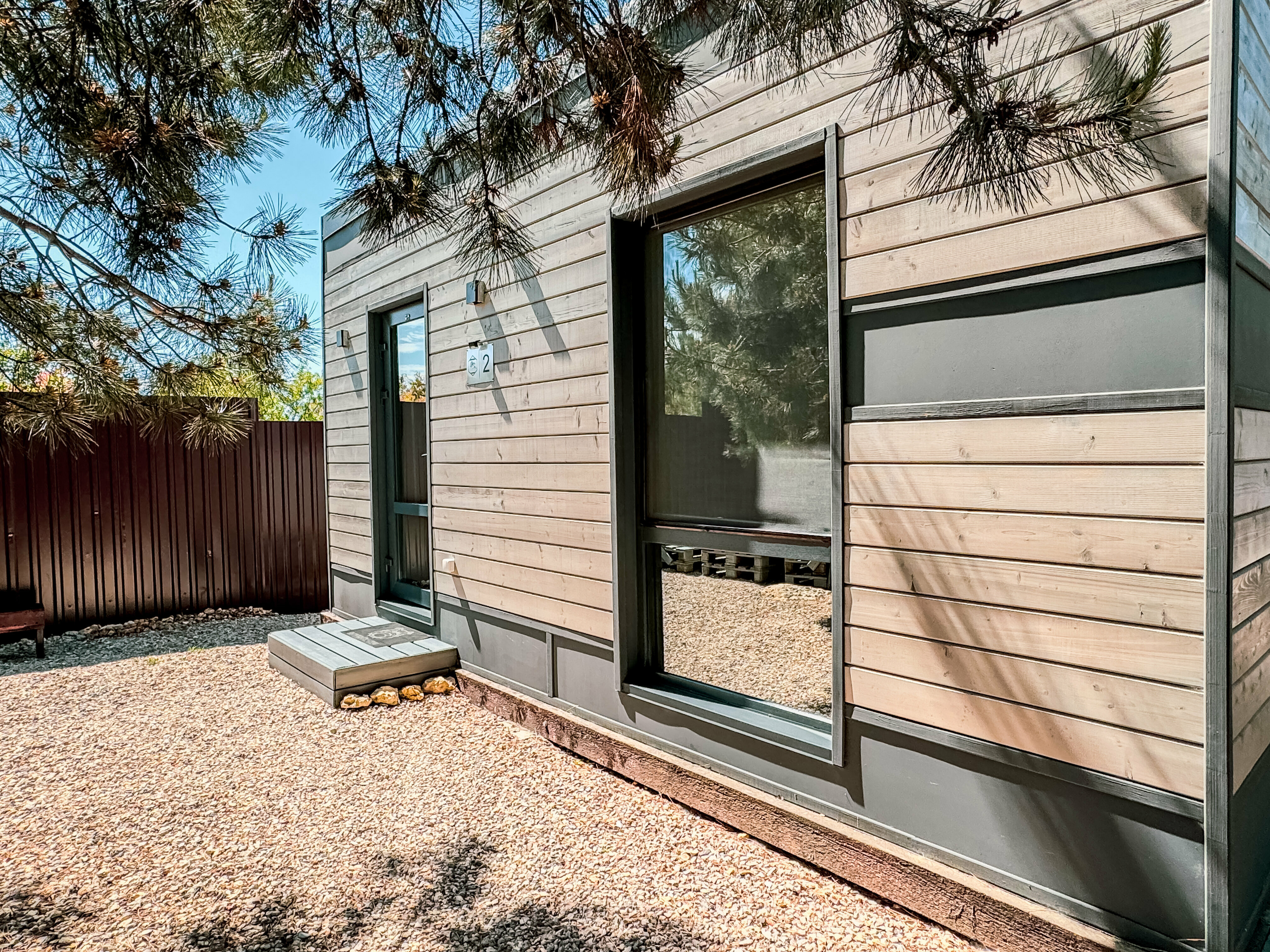 Трехместный номер «Комфорт» с душем