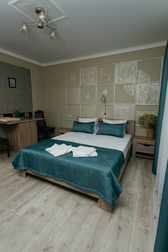 Двухместный номер с двуспальной кроватью и дополнительной кроватью