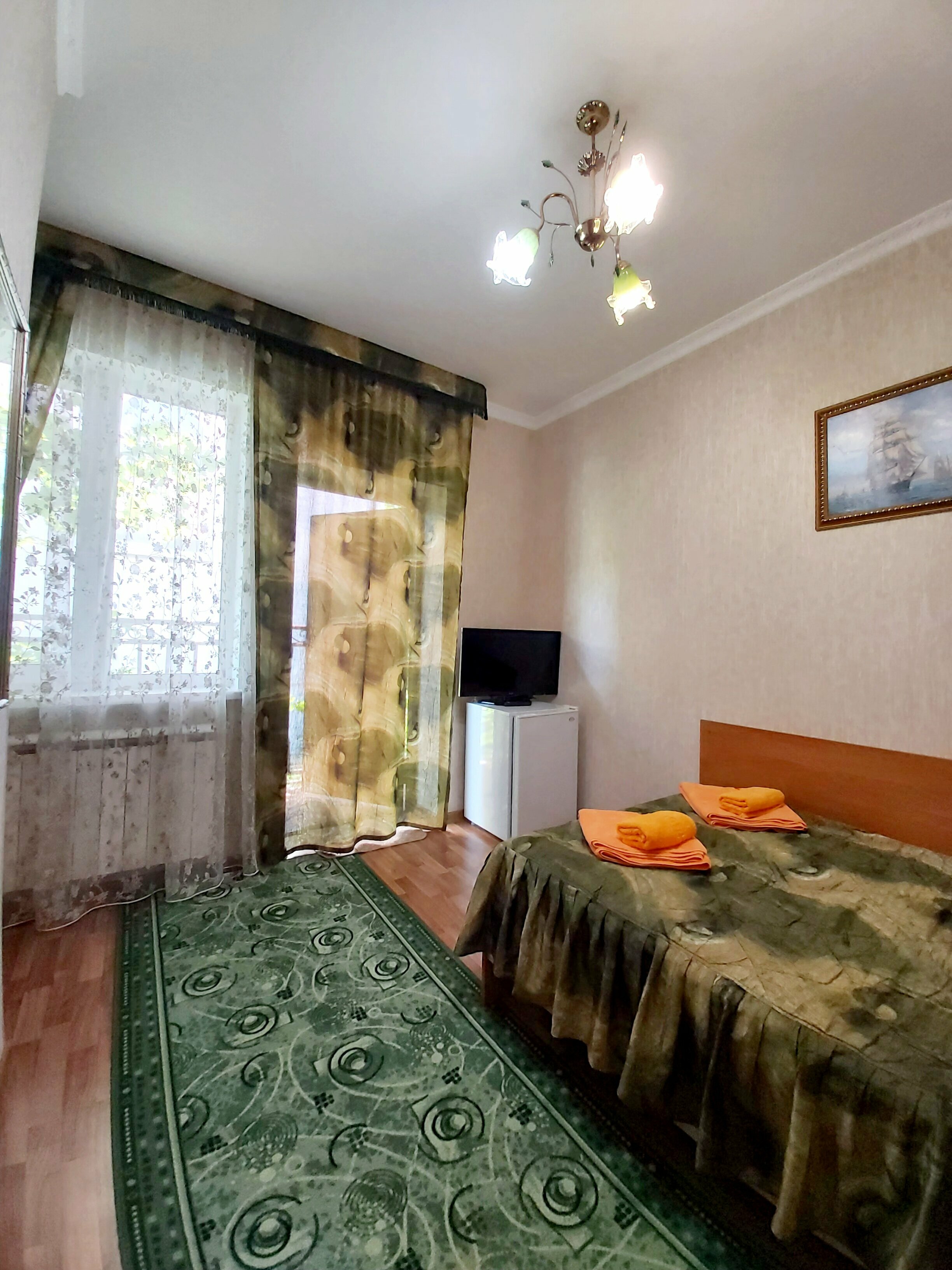 Небольшой двухместный номер с 1 кроватью