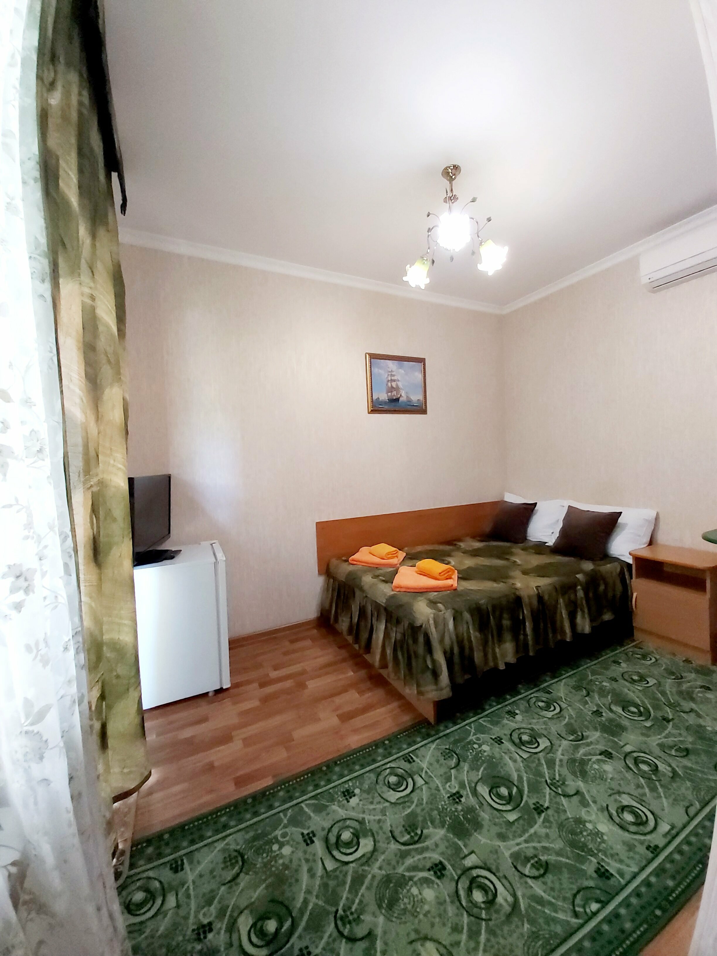 Небольшой двухместный номер с 1 кроватью