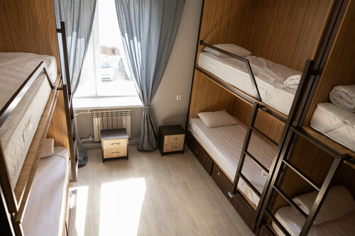 Кровать в общем 8-местном номере для мужчин и женщин