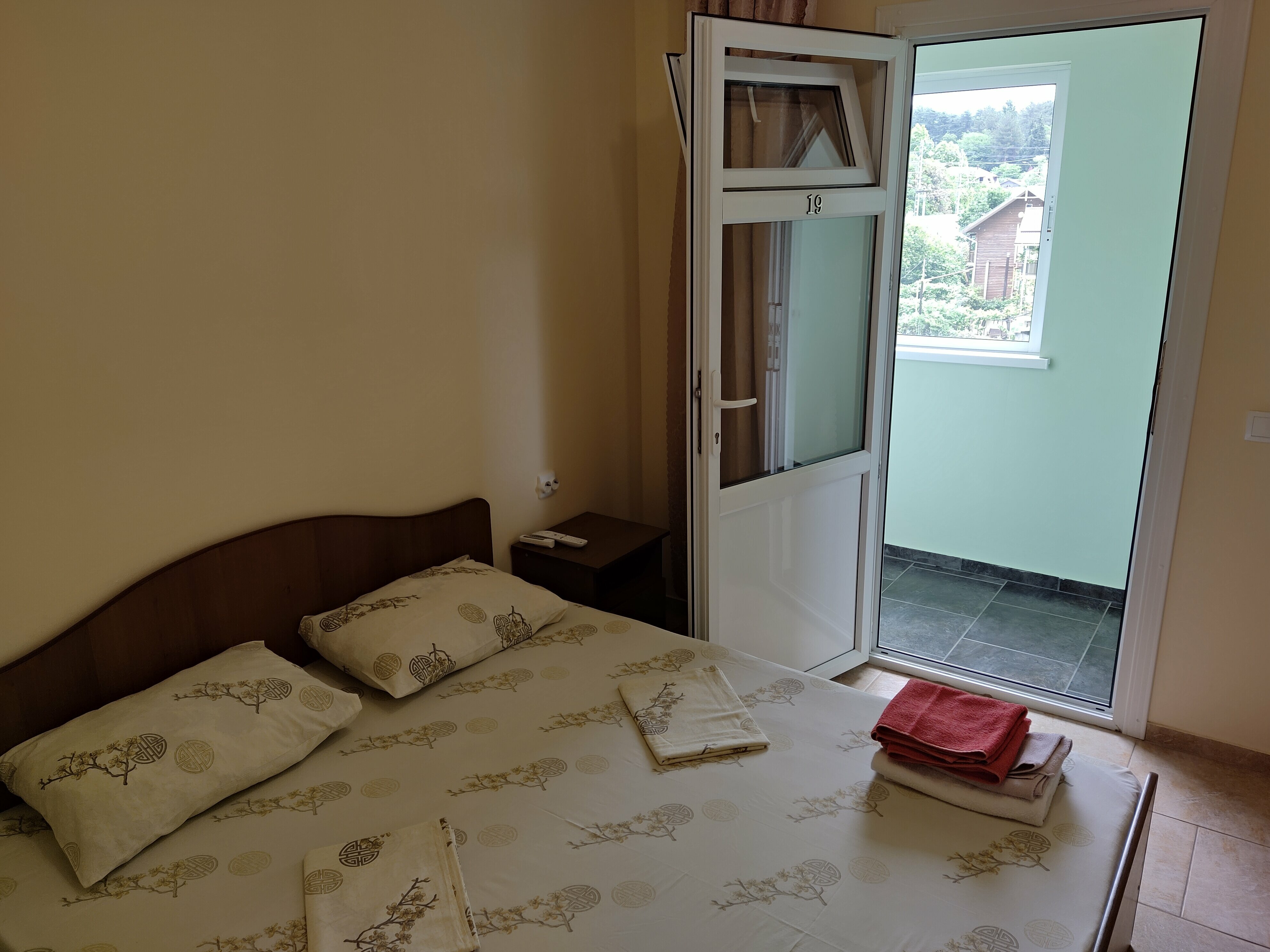 Двухместный номер с 1 кроватью и общим туалетом