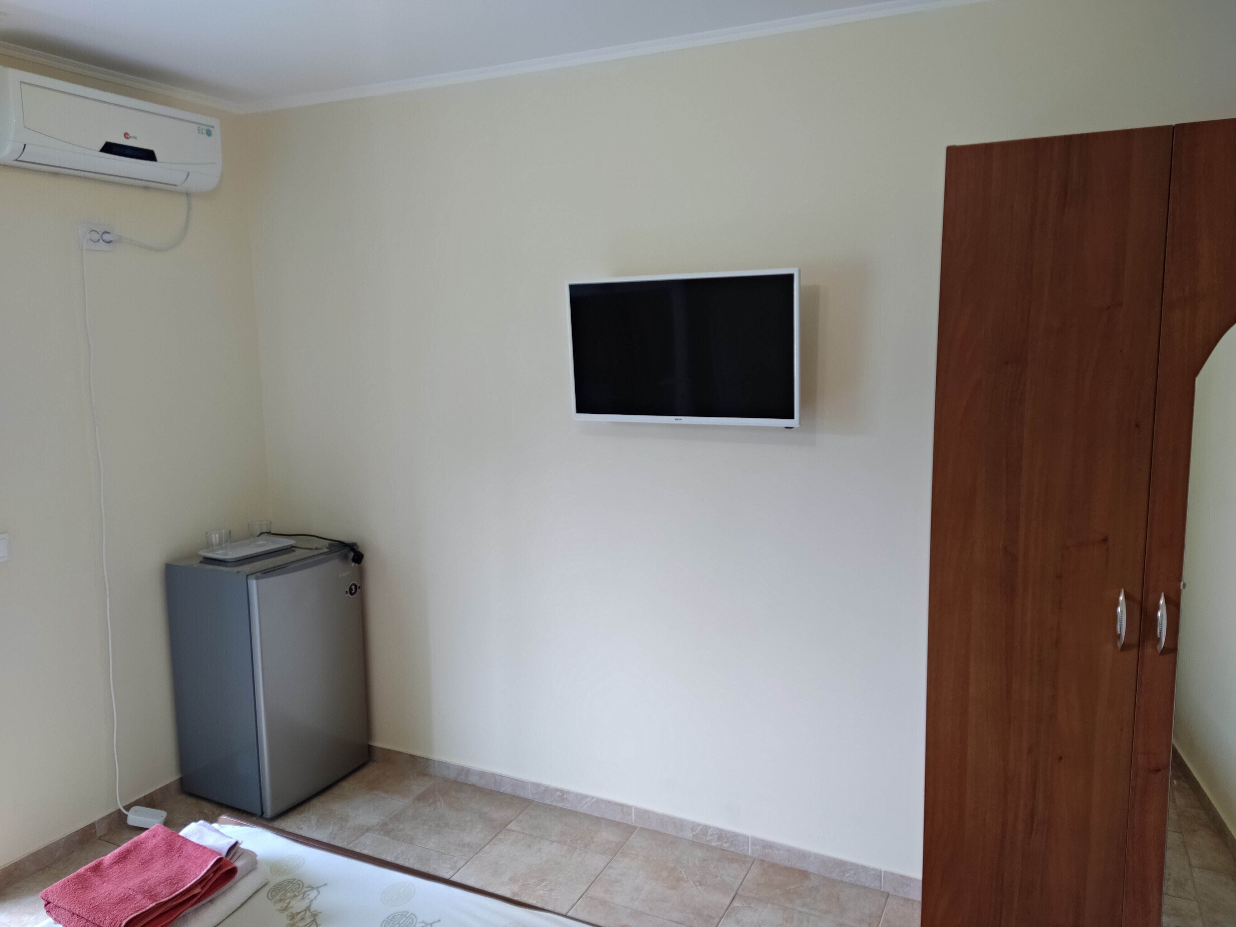 Двухместный номер с 1 кроватью и общим туалетом