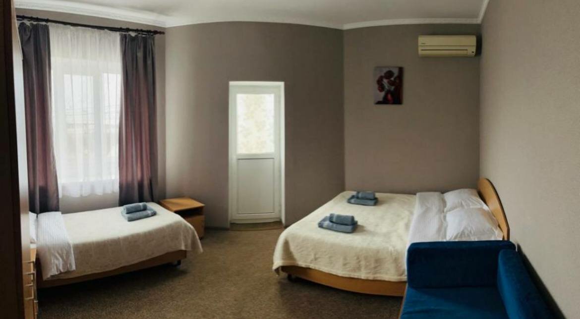 Четырехместный номер с балконом