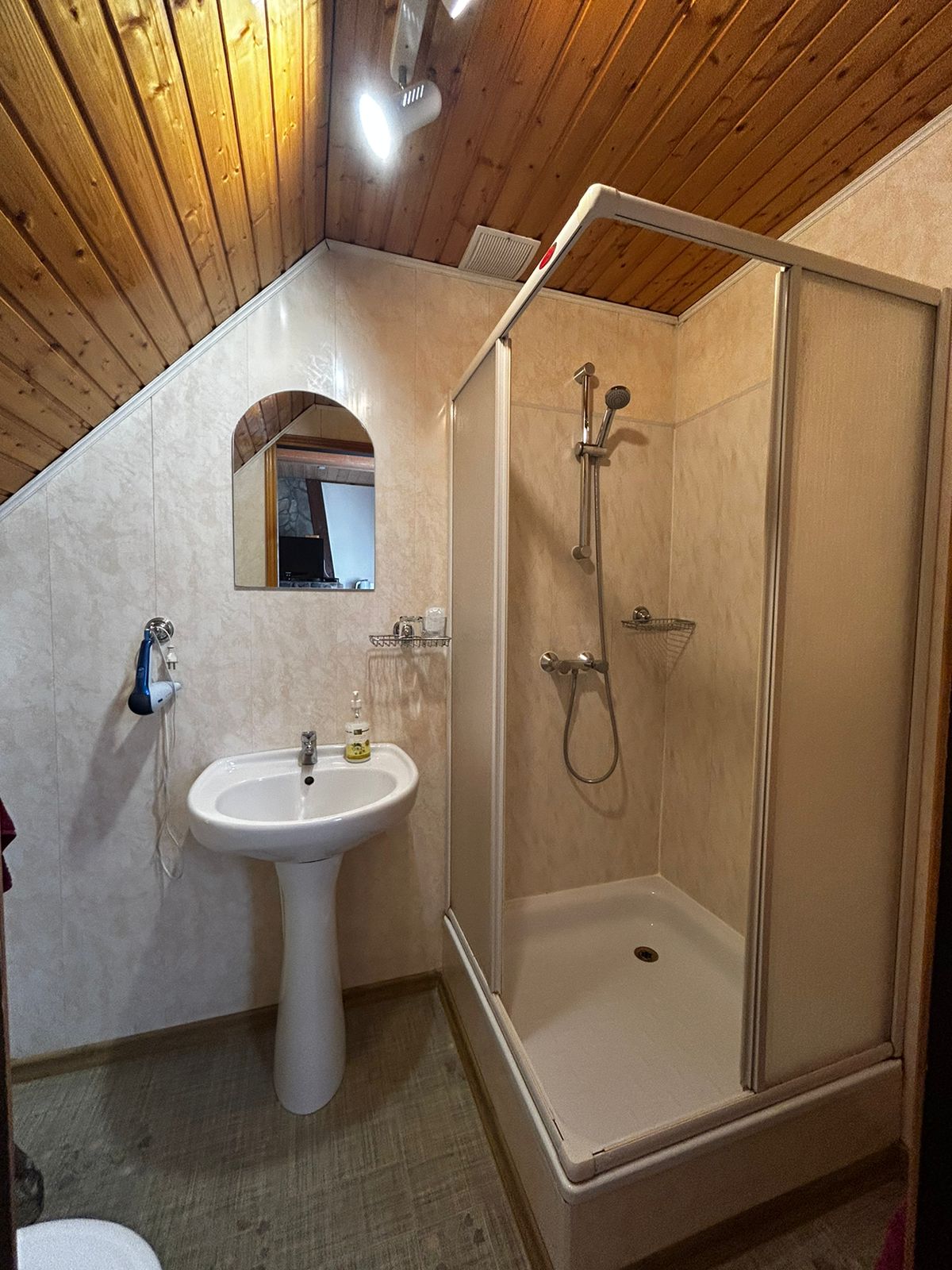 Семейный номер с видом на сад