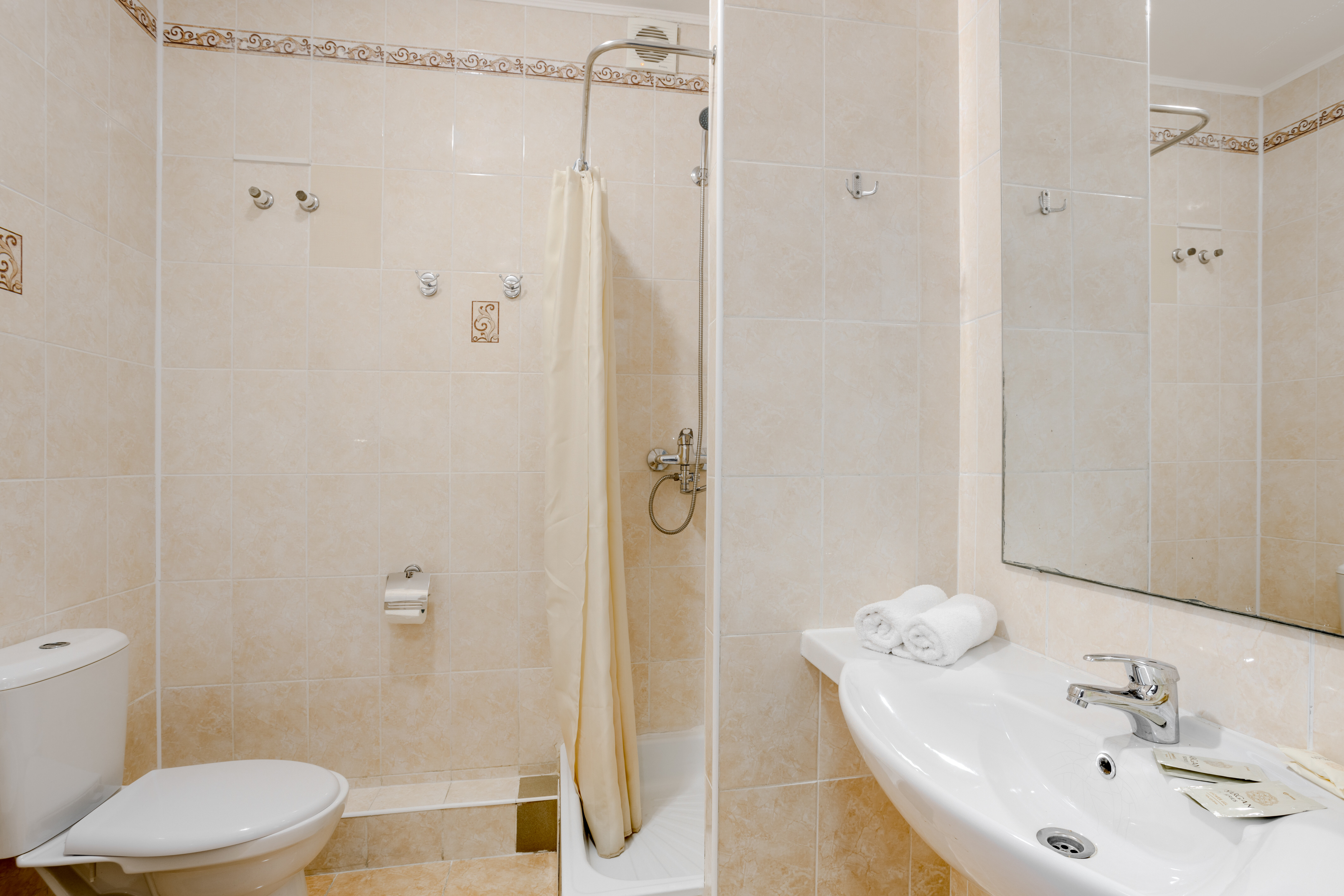 Улучшенный двухместный номер с 1 кроватью или 2 отдельными кроватями, вид на город