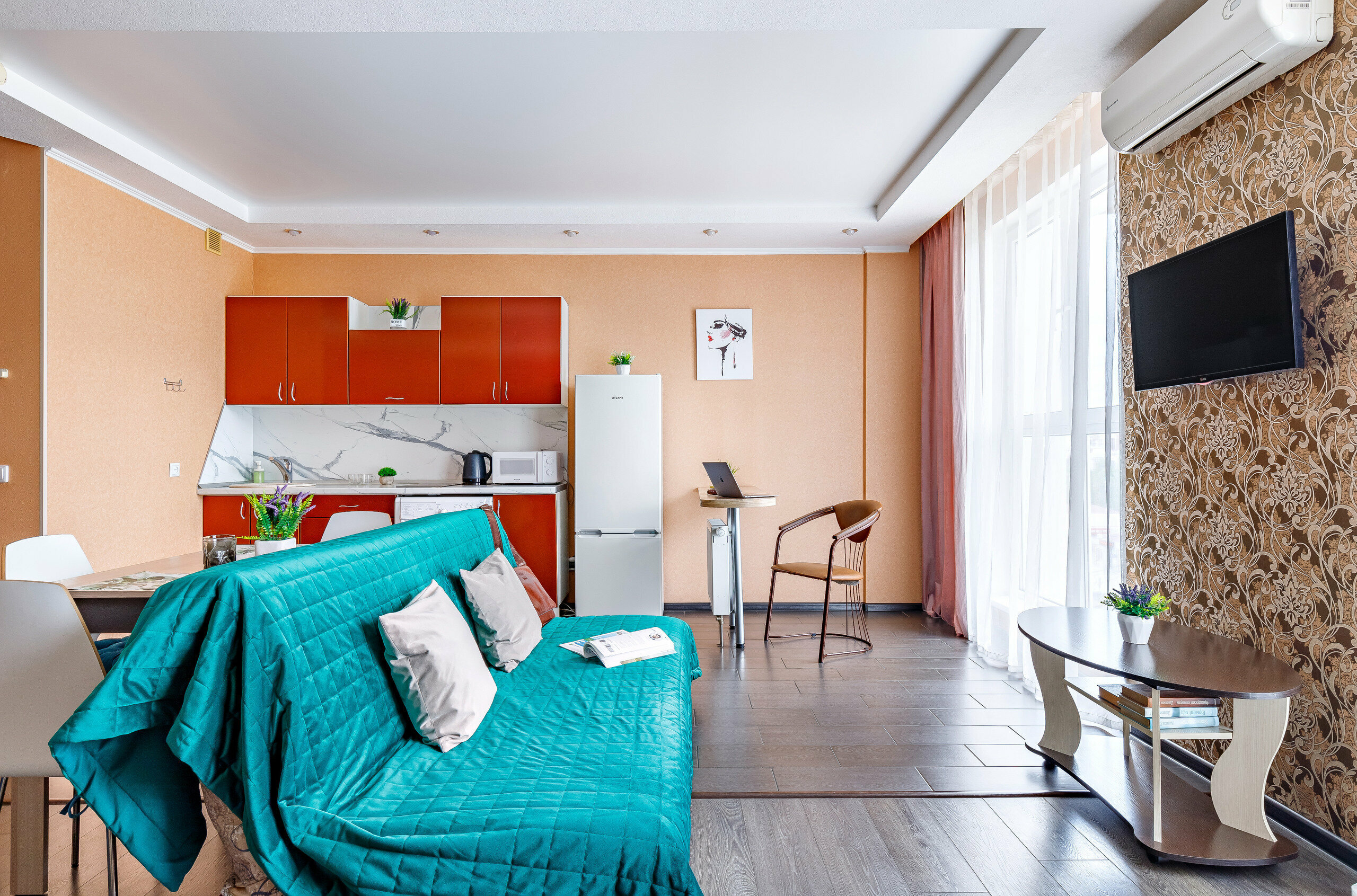 Номер-студия с кроватью размера «queen-size»