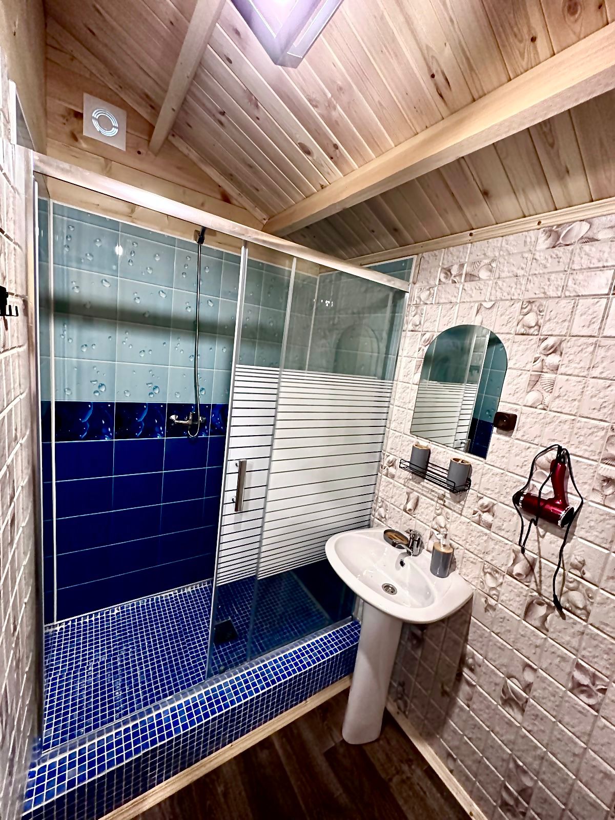 Семейный номер с видом на горы