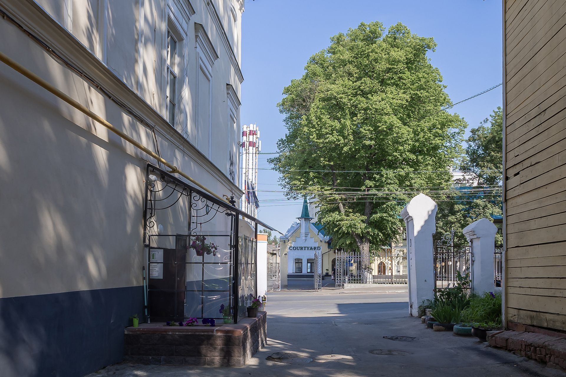 Люкс с кроватью размера «king-size» и балконом