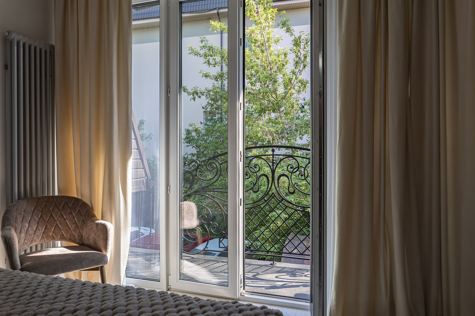 Люкс с кроватью размера «king-size» и балконом