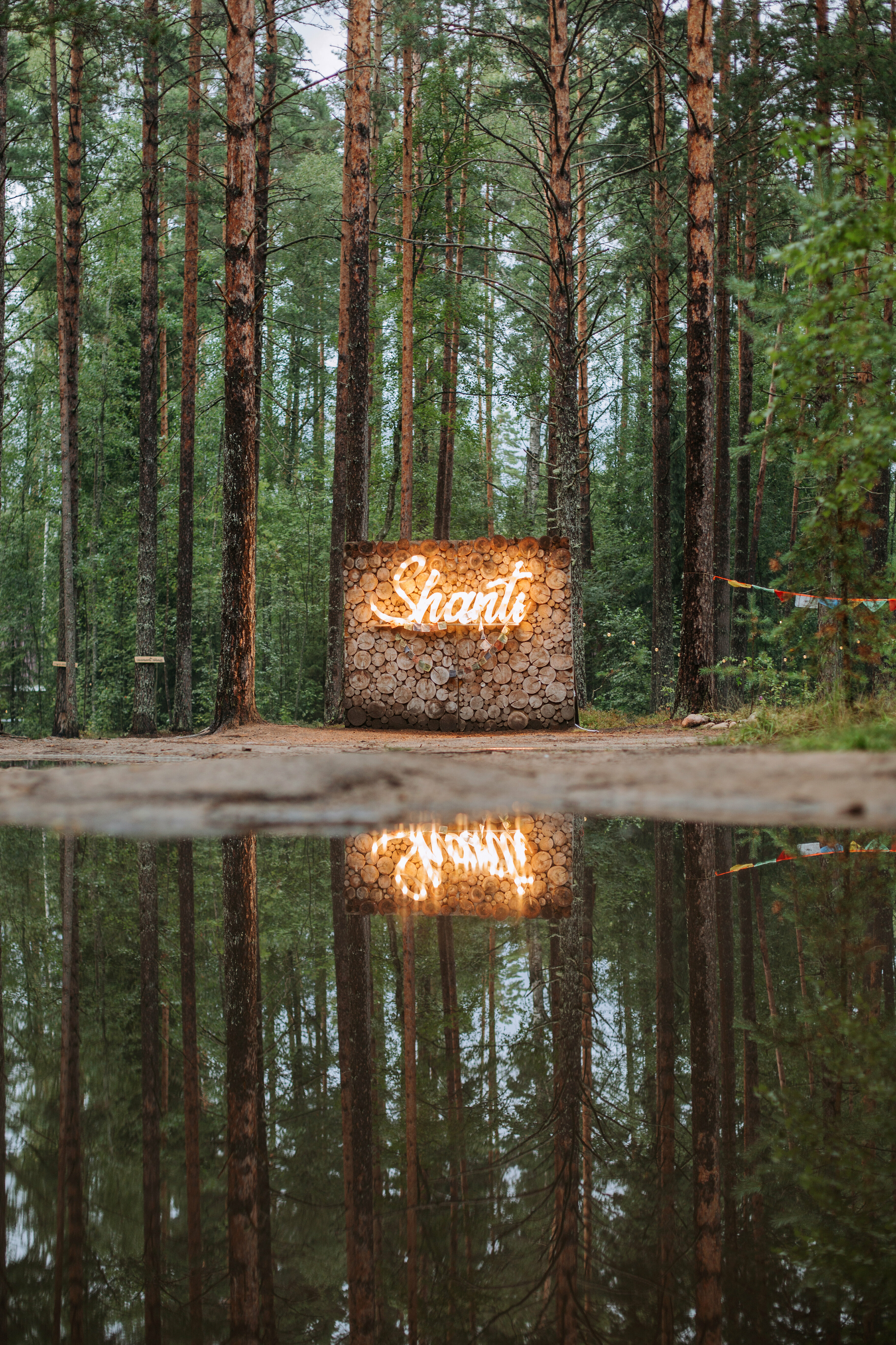 Красный домик с купелью