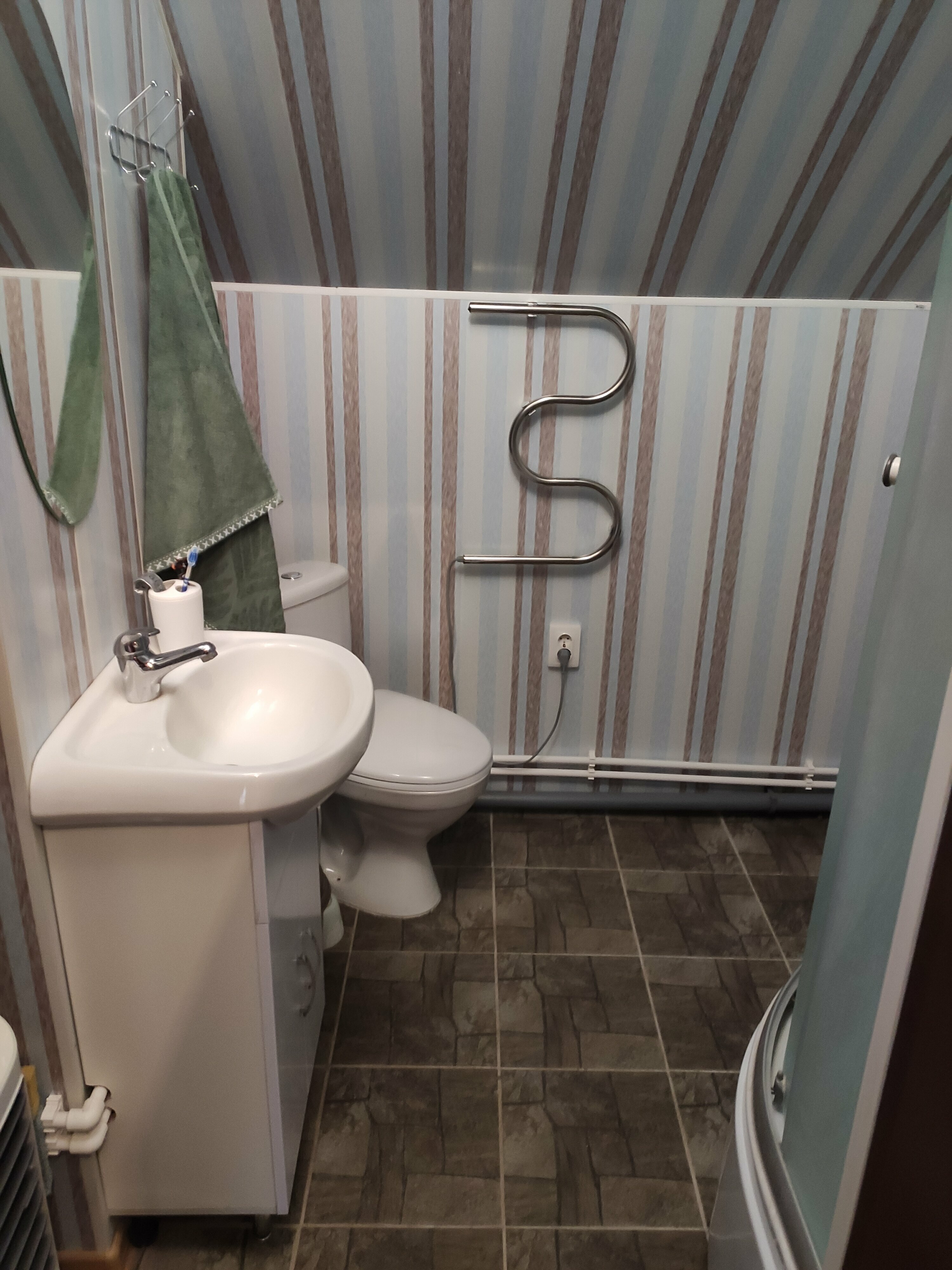 Трехместный номер с общей ванной комнатой