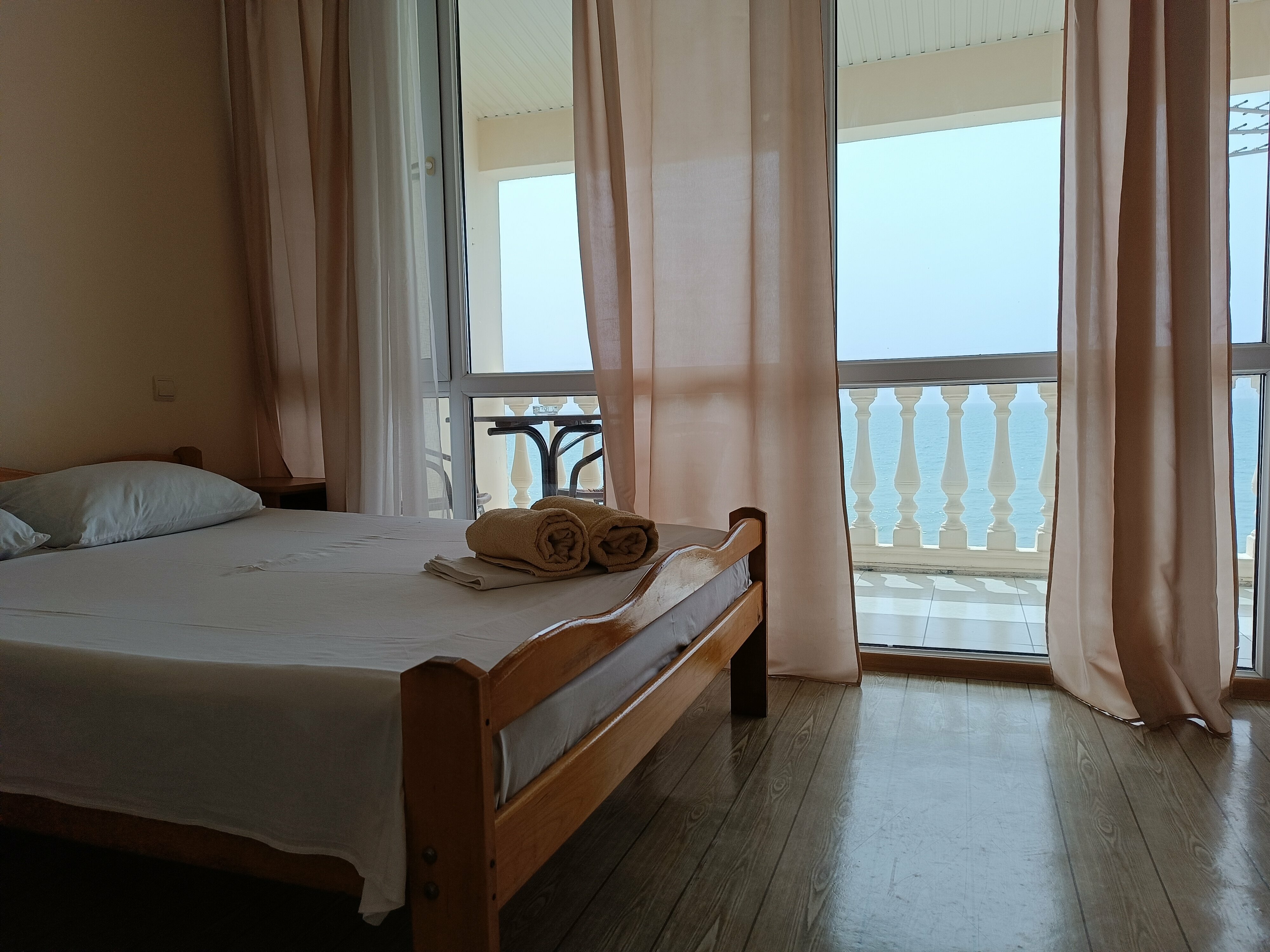 Трехместный номер с балконом