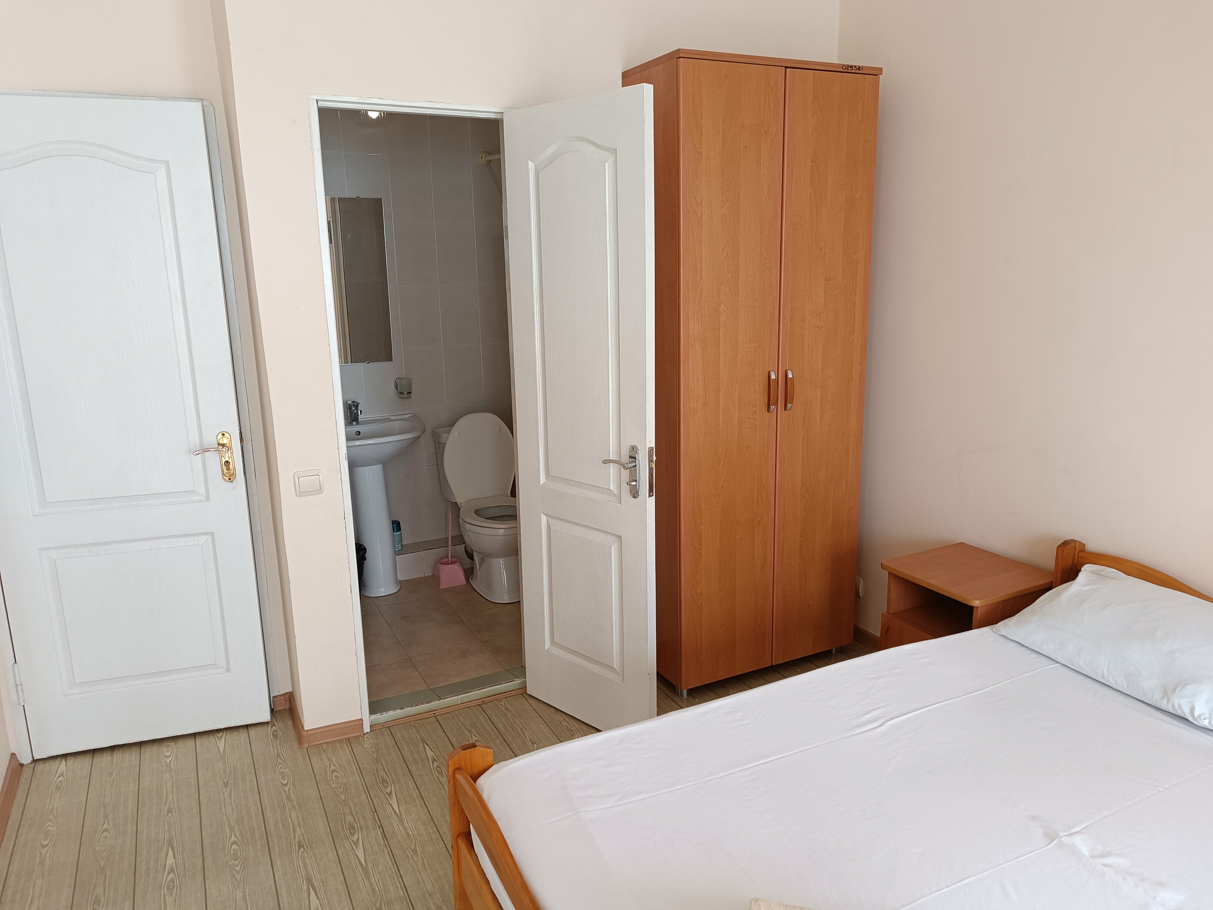 Трехместный номер с балконом