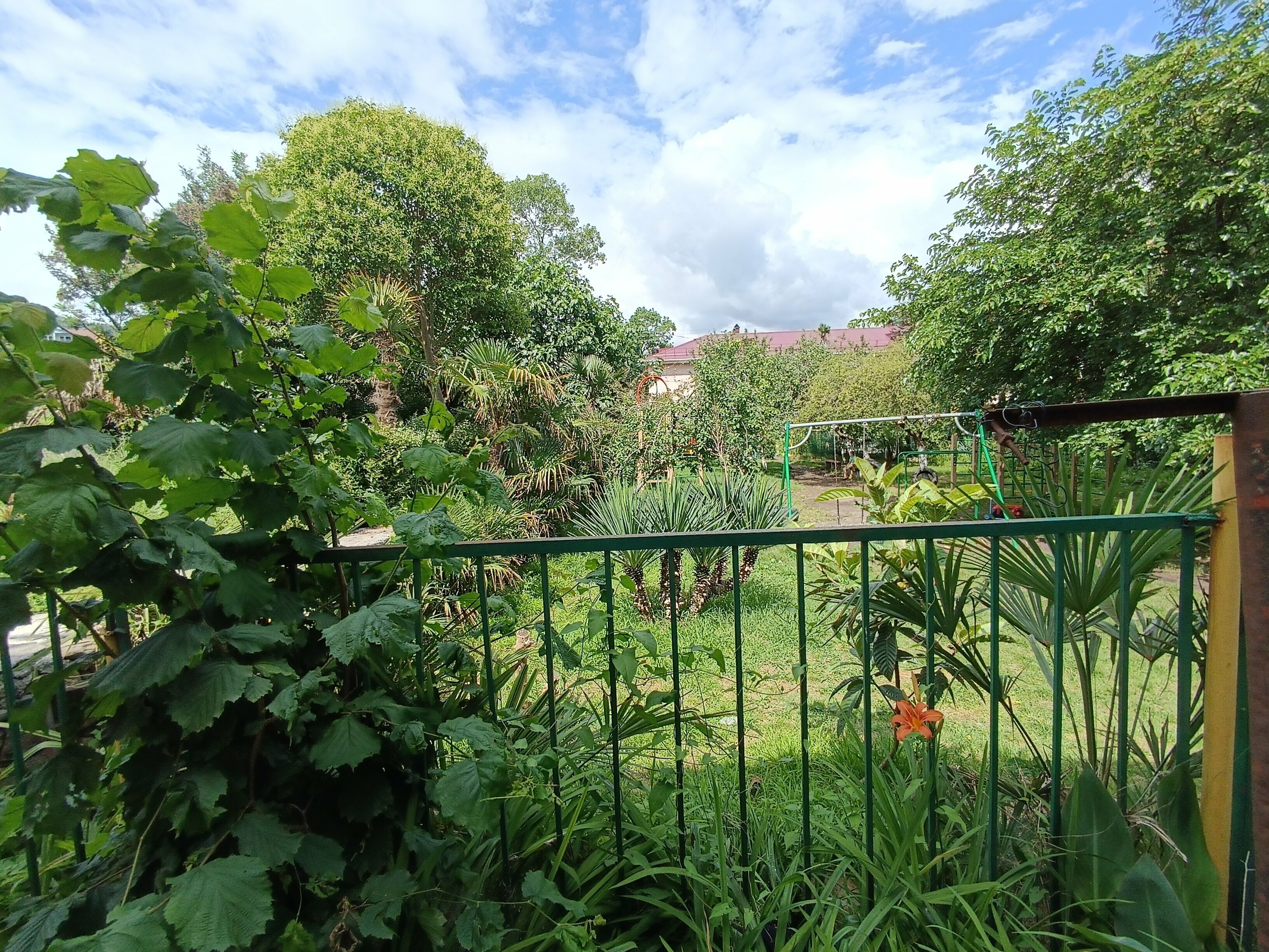 Трехместный номер с видом на сад