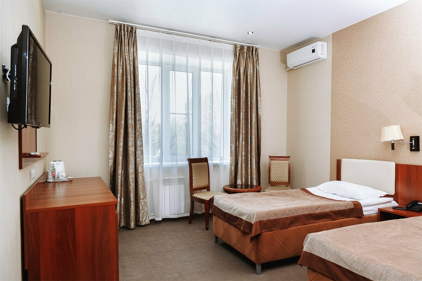 Односпальная кровать в общем номере