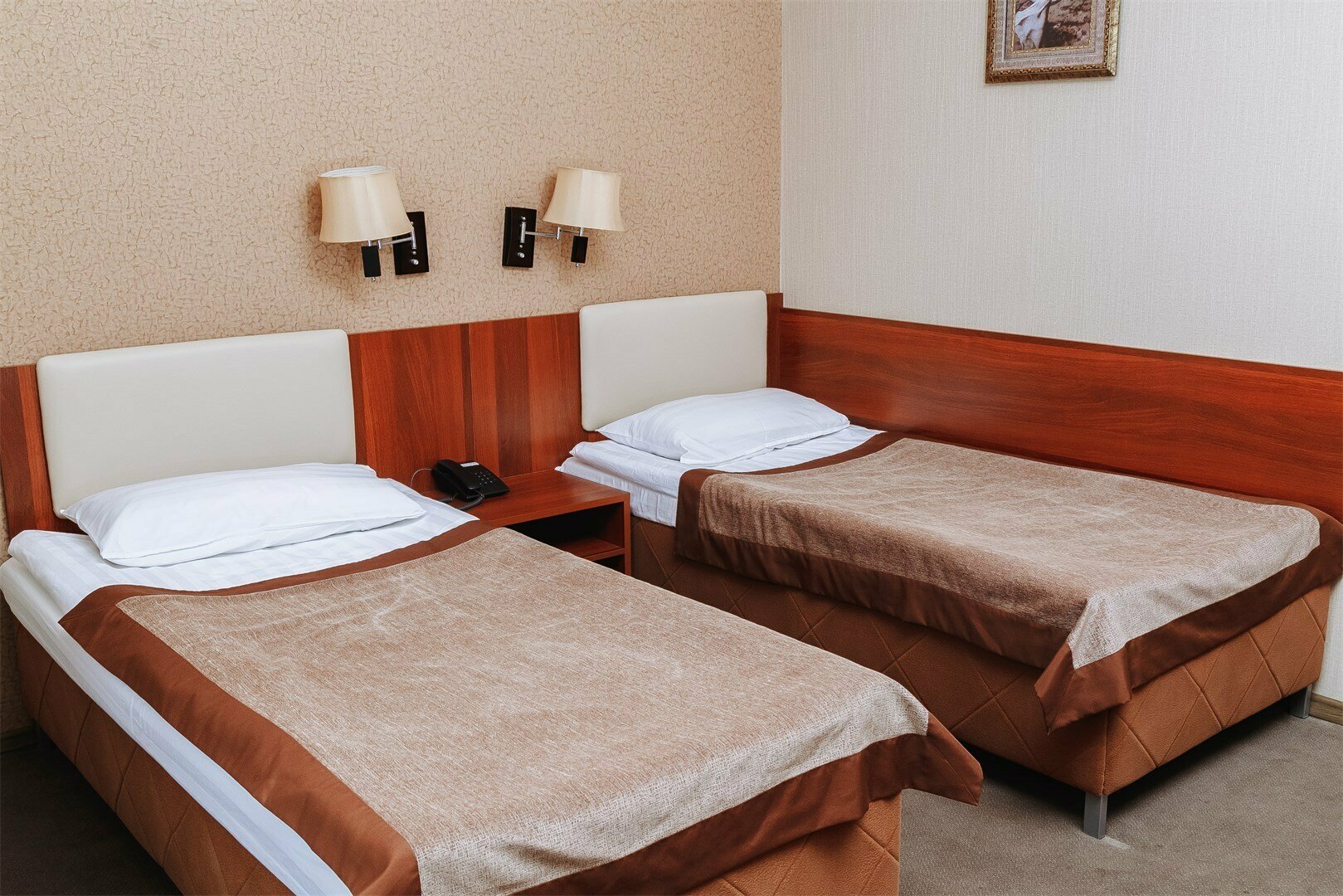 Односпальная кровать в общем номере