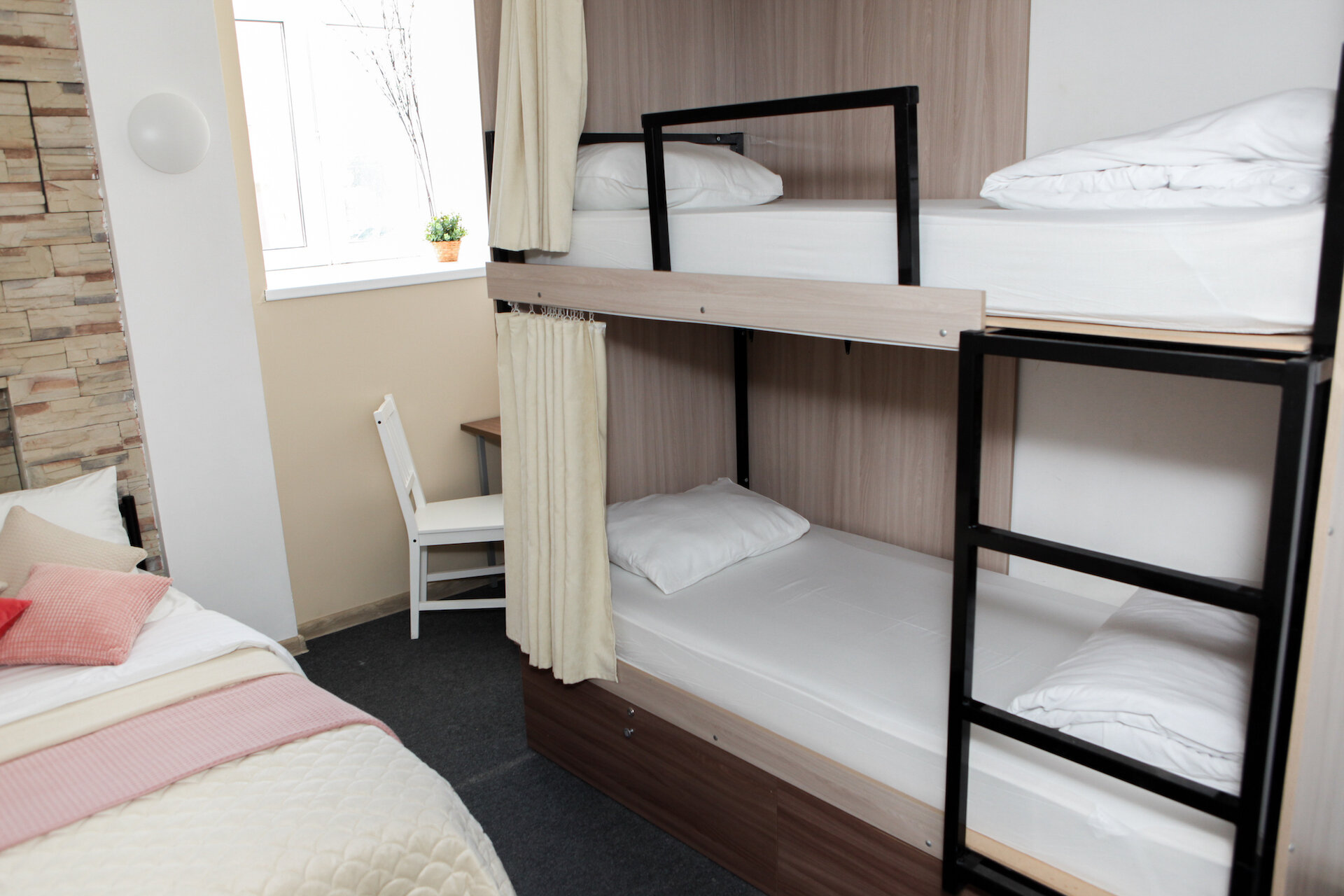 Четырехместный номер с душем