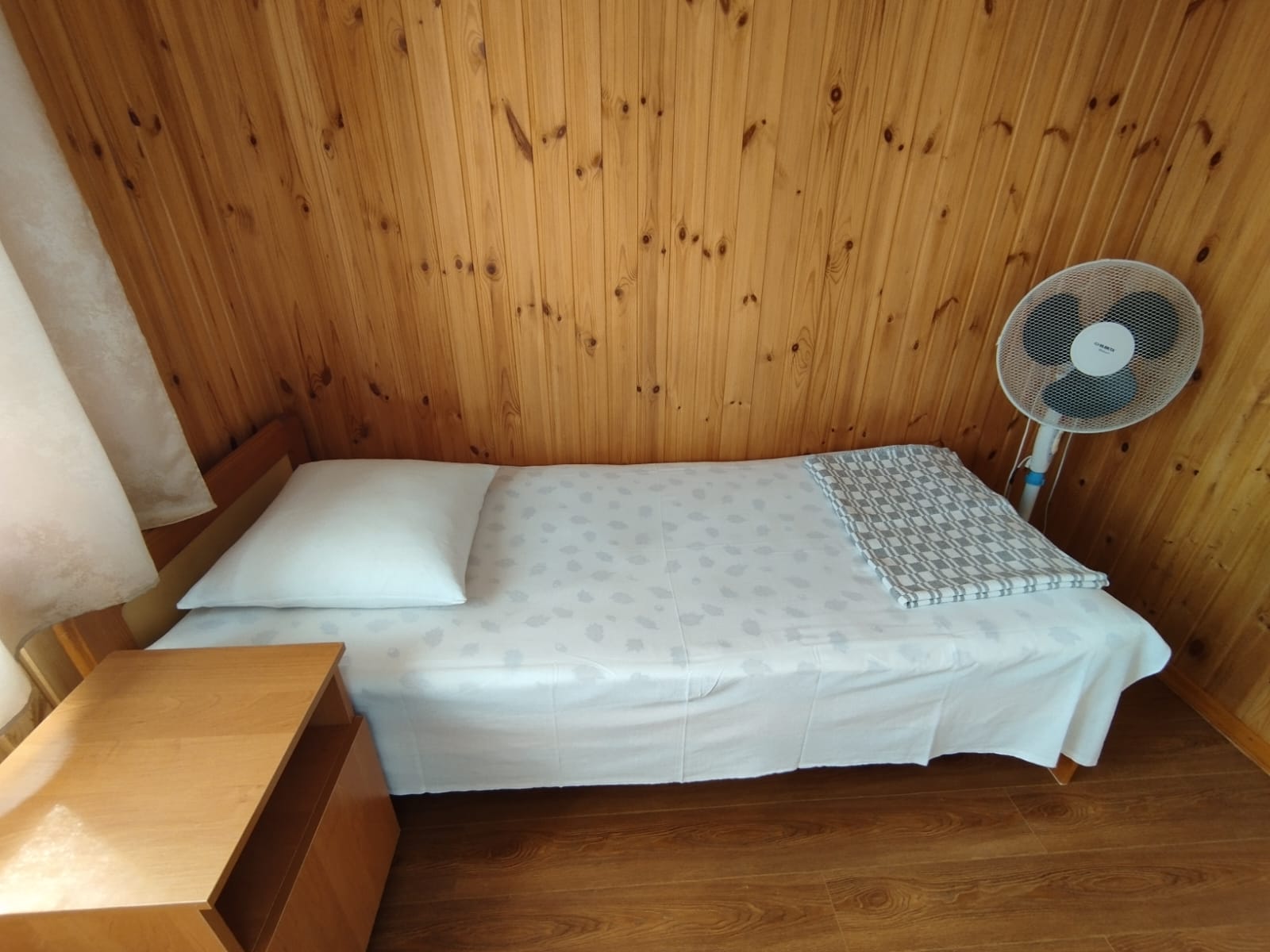 Двухместный номер эконом-класса с 2 отдельными кроватями