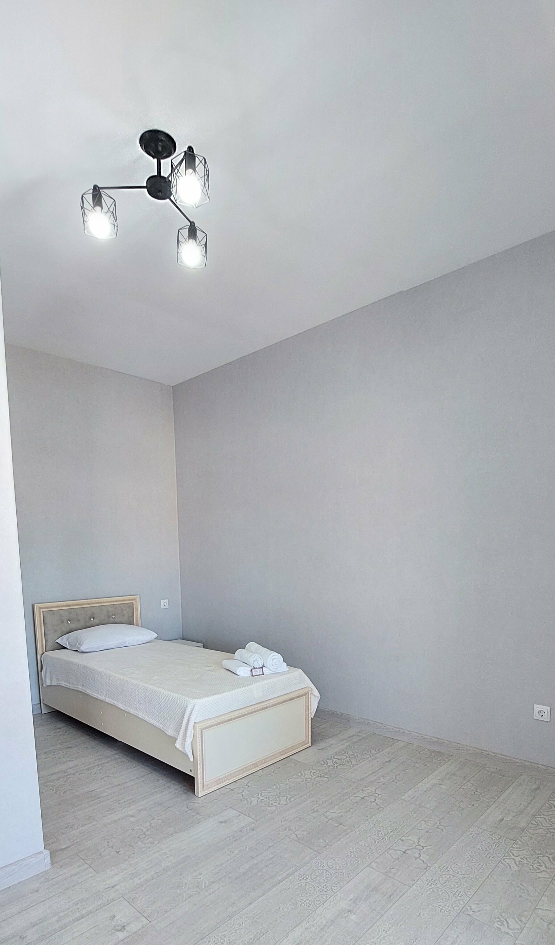 Семейный номер с боковым видом на море