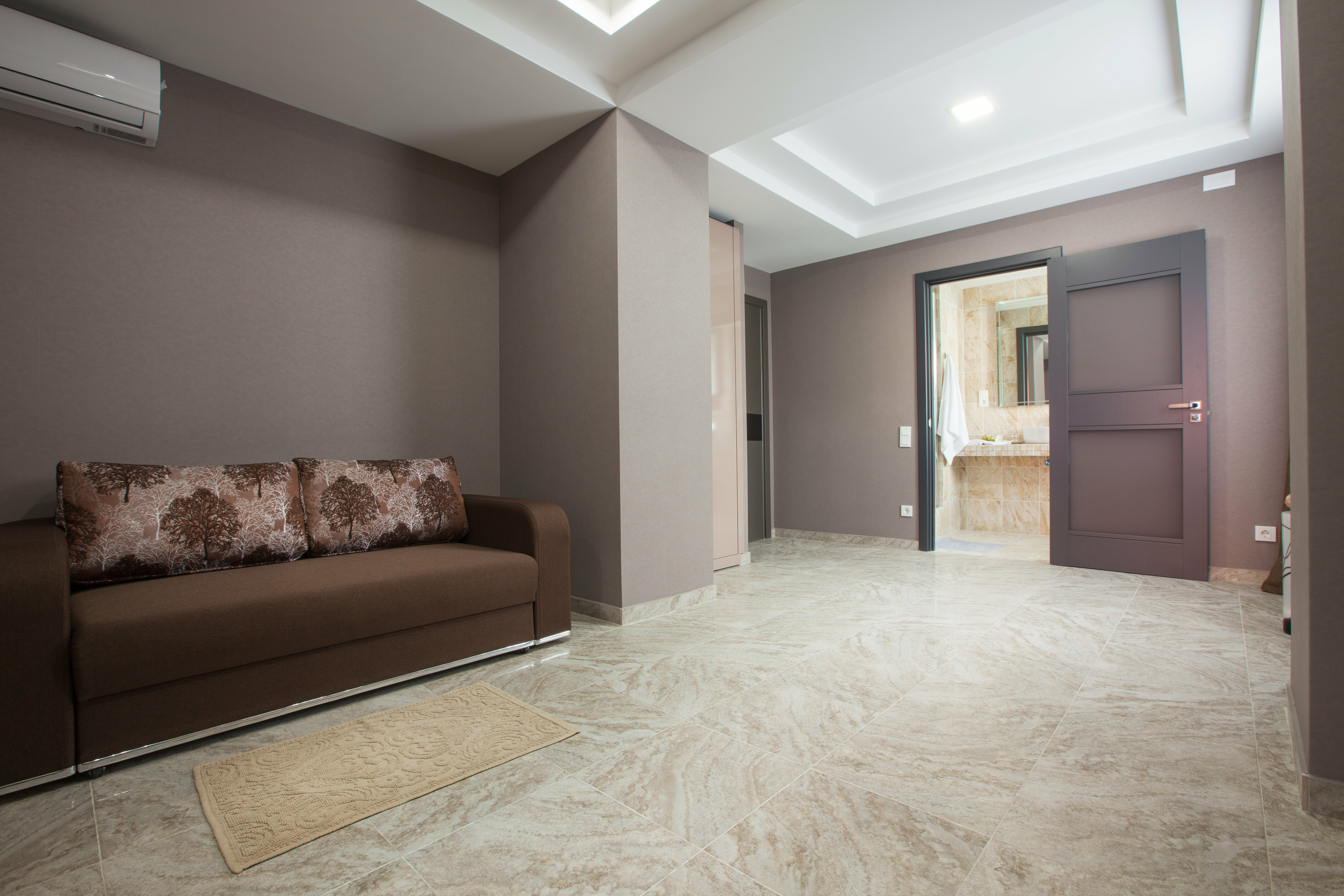 Семейный номер с боковым видом на море