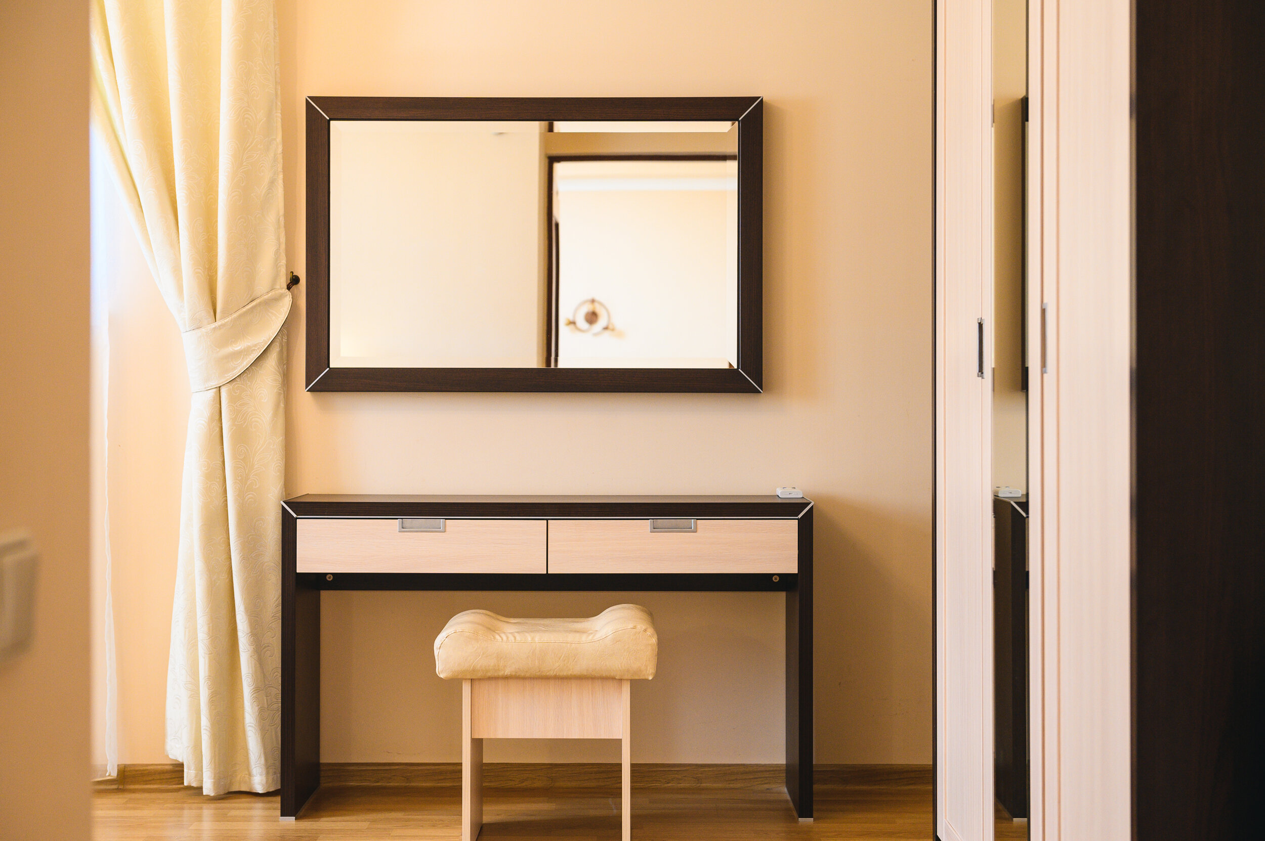 31-Люкс 78 м кв. кухонный уголок, 2 комнаты (без балкона, вид на горы), 3 этаж