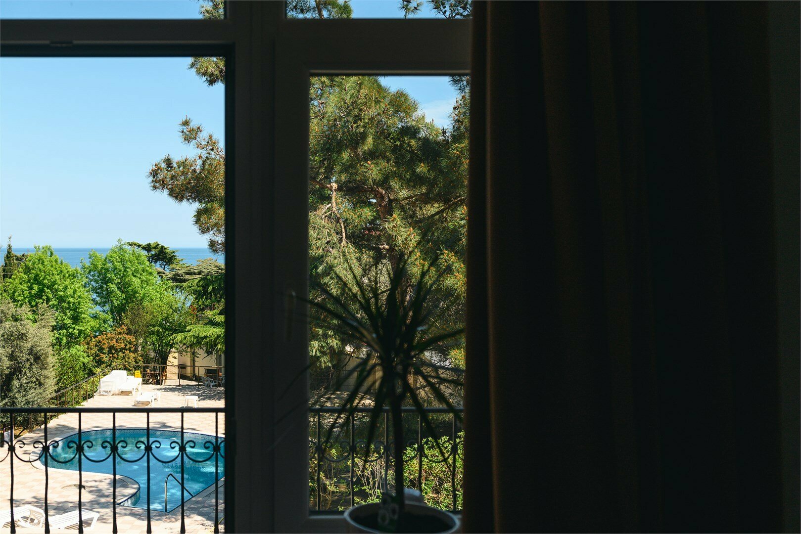 17 Полулюкс , вид на море, балкон 1 этаж