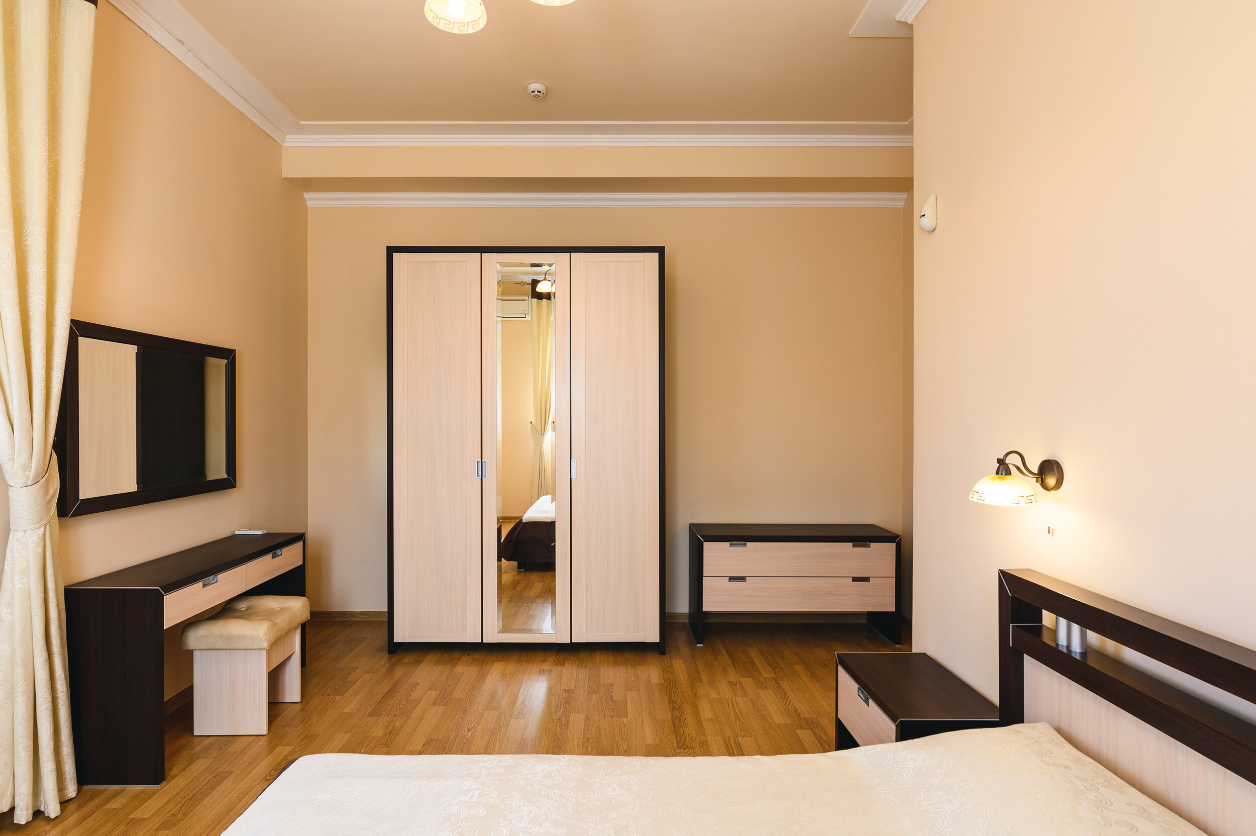 31-Люкс 78 м кв. кухонный уголок, 2 комнаты (без балкона, вид на горы), 3 этаж