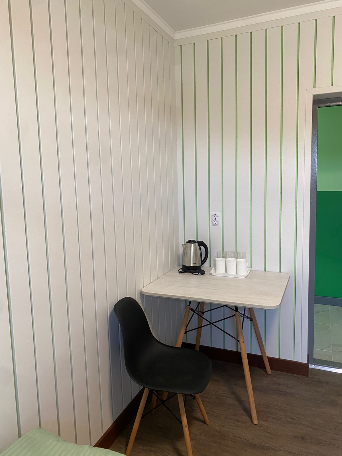 Трехместный номер эконом-класса с общей ванной комнатой